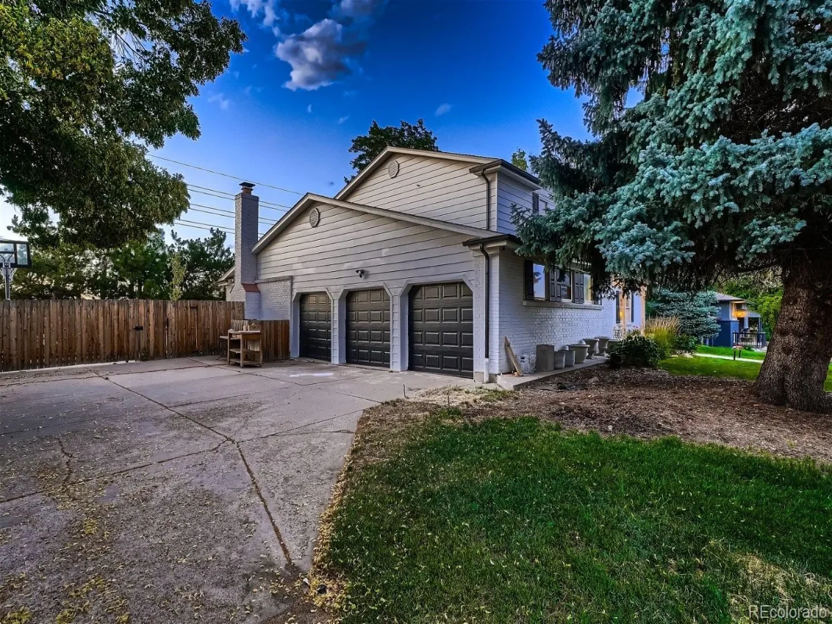 8709 E Kenyon Avenue Denver CO 80237 | MLS #REC9831335 08202026033546 1200 33