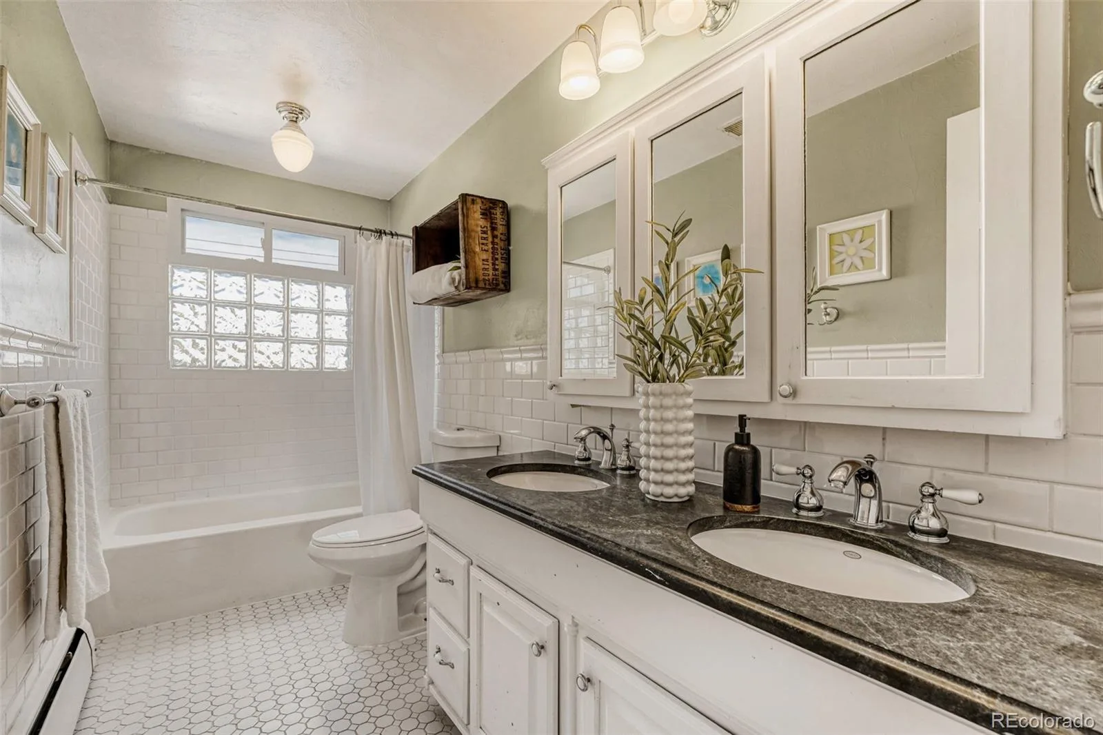 8709 E Kenyon Avenue Denver CO 80237 | MLS #REC9831335 08202026033546 1600 28