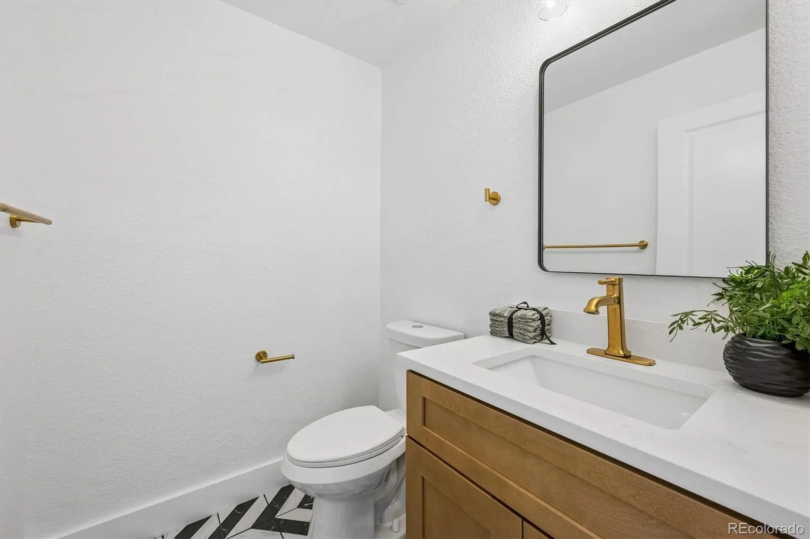 6449 S Locust Way Centennial CO 80111 | MLS #REC9831494 08132026175052 1600 23