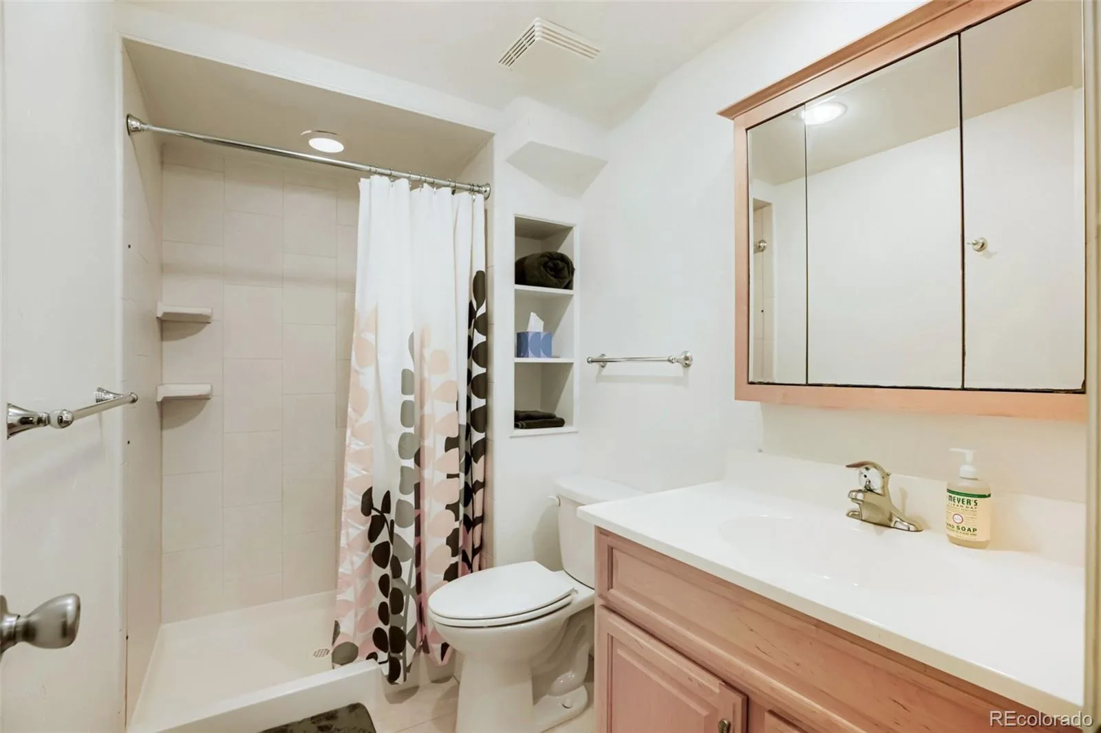 5125 Zinnia Court Arvada CO 80002 MLS #REC9839427 06252026220145 1600 18