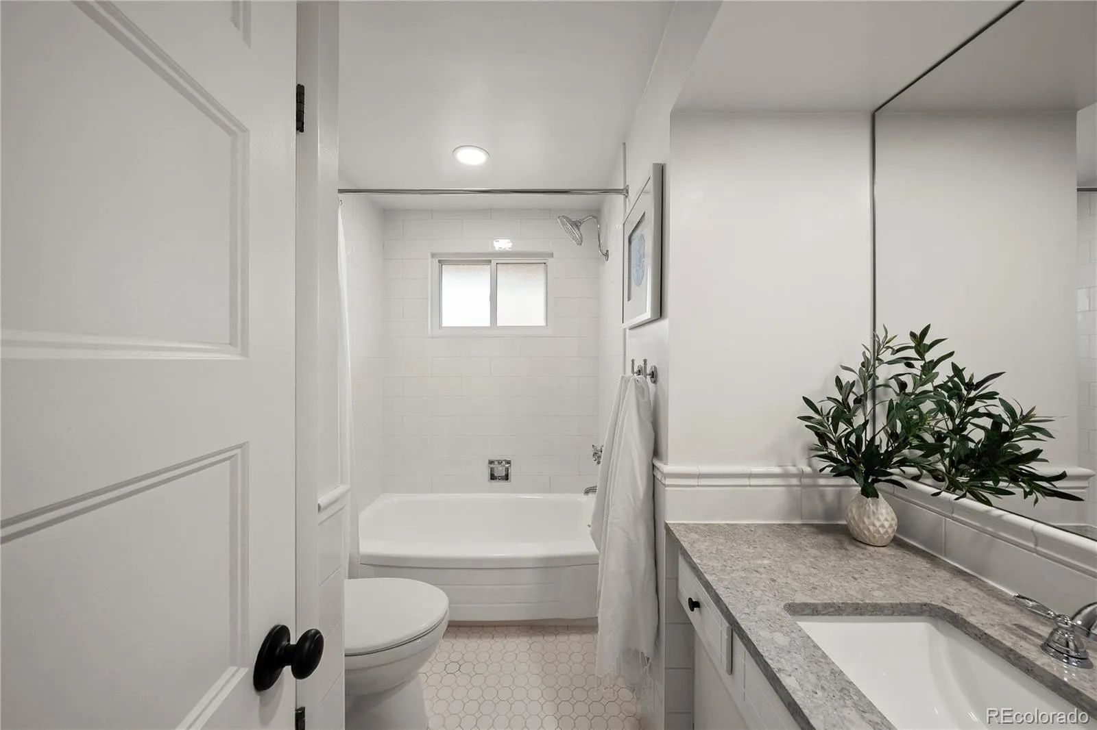 04122026080115 1600 27