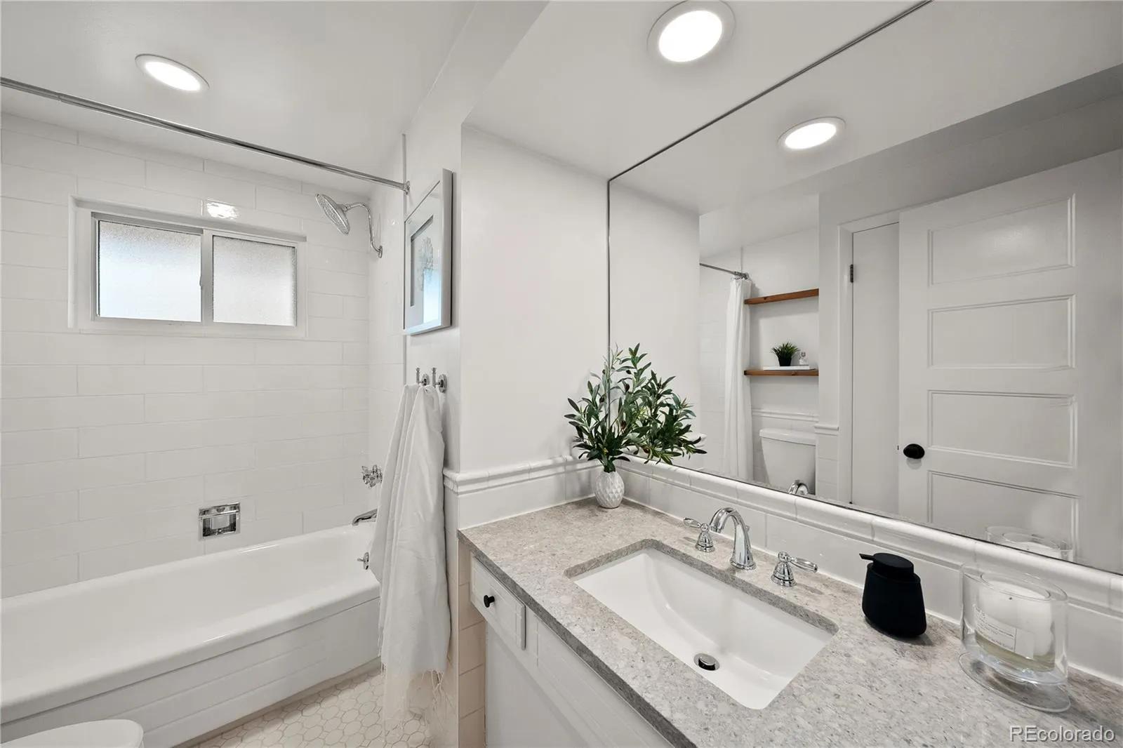 04122026080115 1600 28