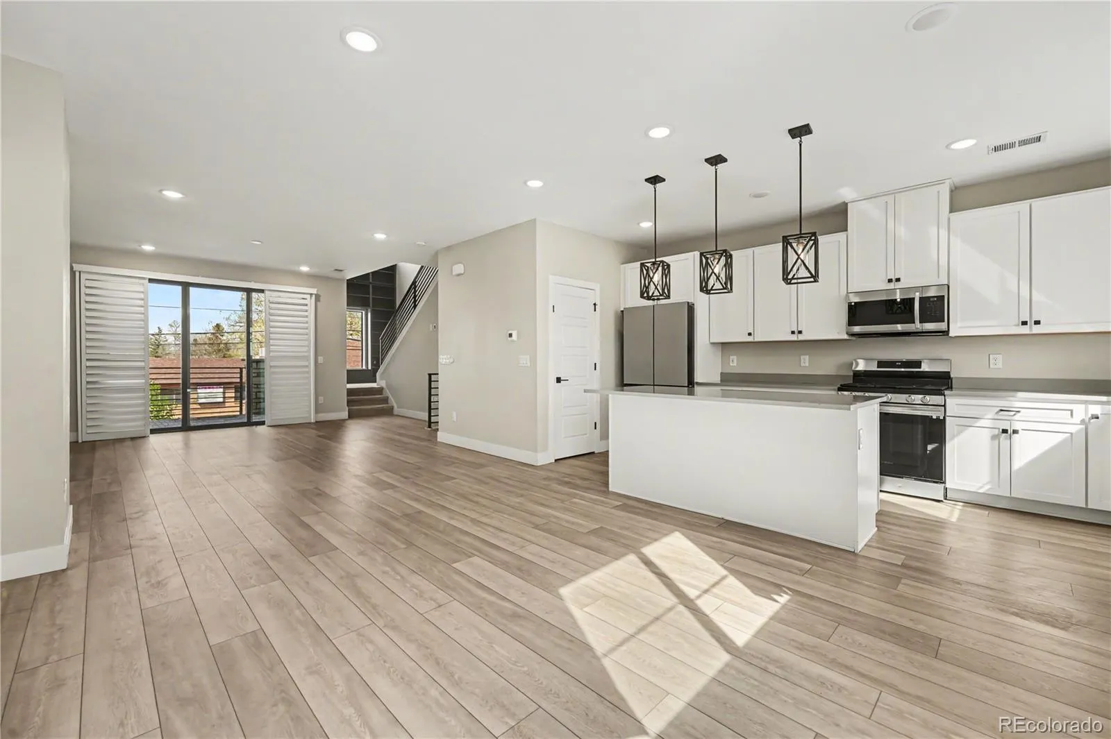 04112026172236 1600 8