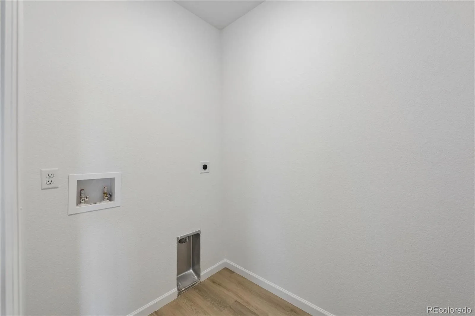 24171 E 30th Place Aurora CO 80019 | MLS #REC9847036 06092026162159 1600 15