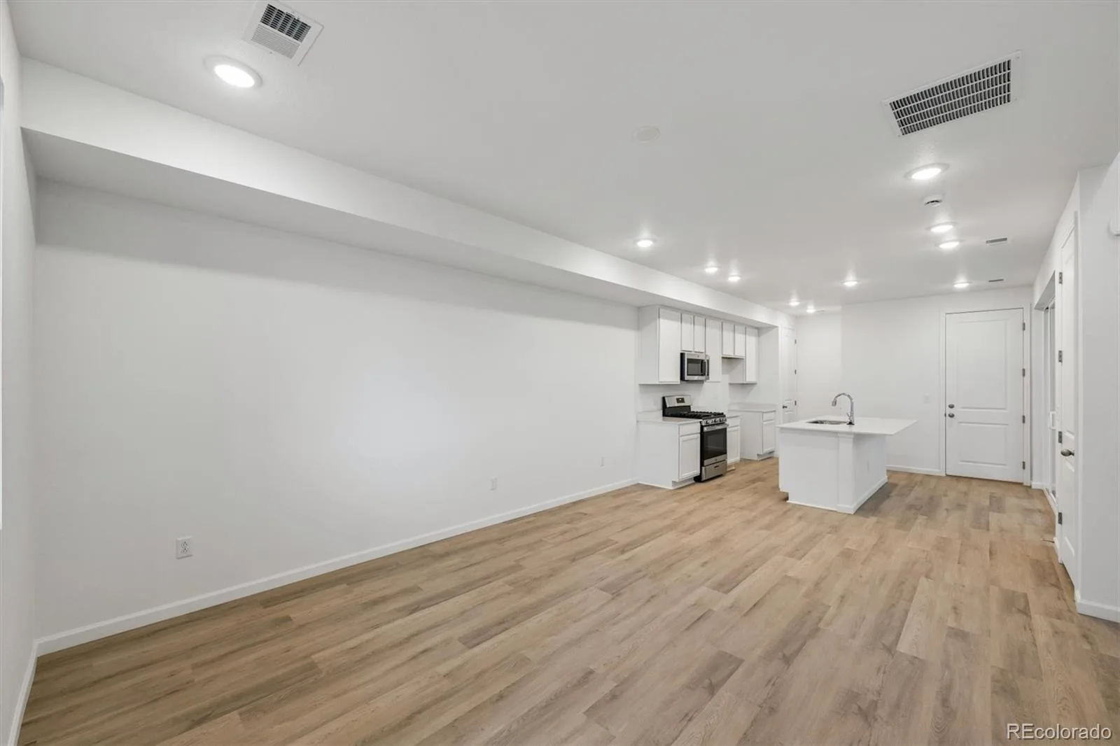 24171 E 30th Place Aurora CO 80019 | MLS #REC9847036 06092026162159 1600 4