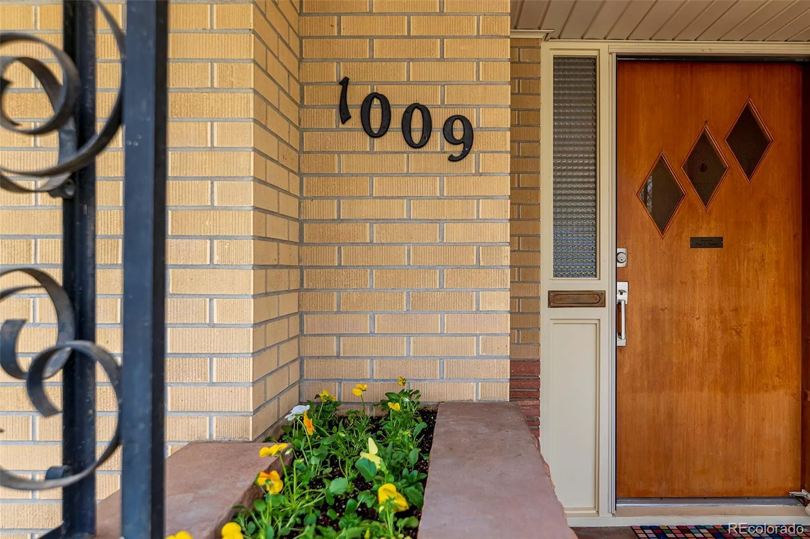 04122026182141 1600 2