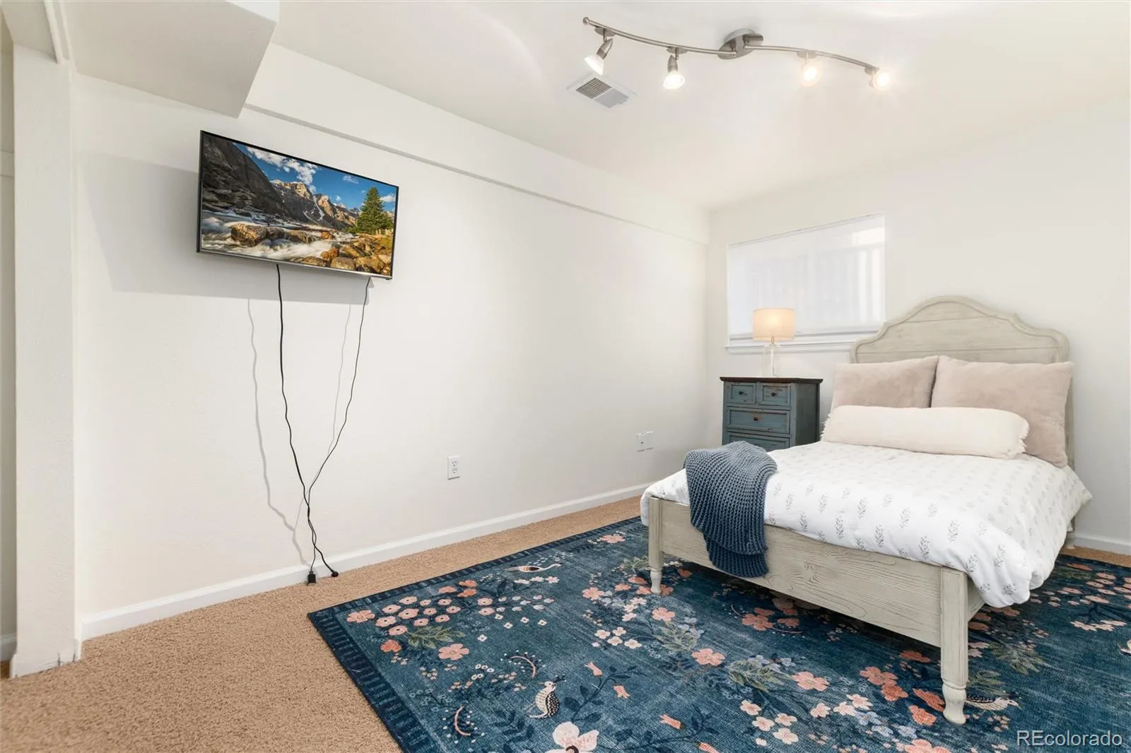 04032026222140 1600 27