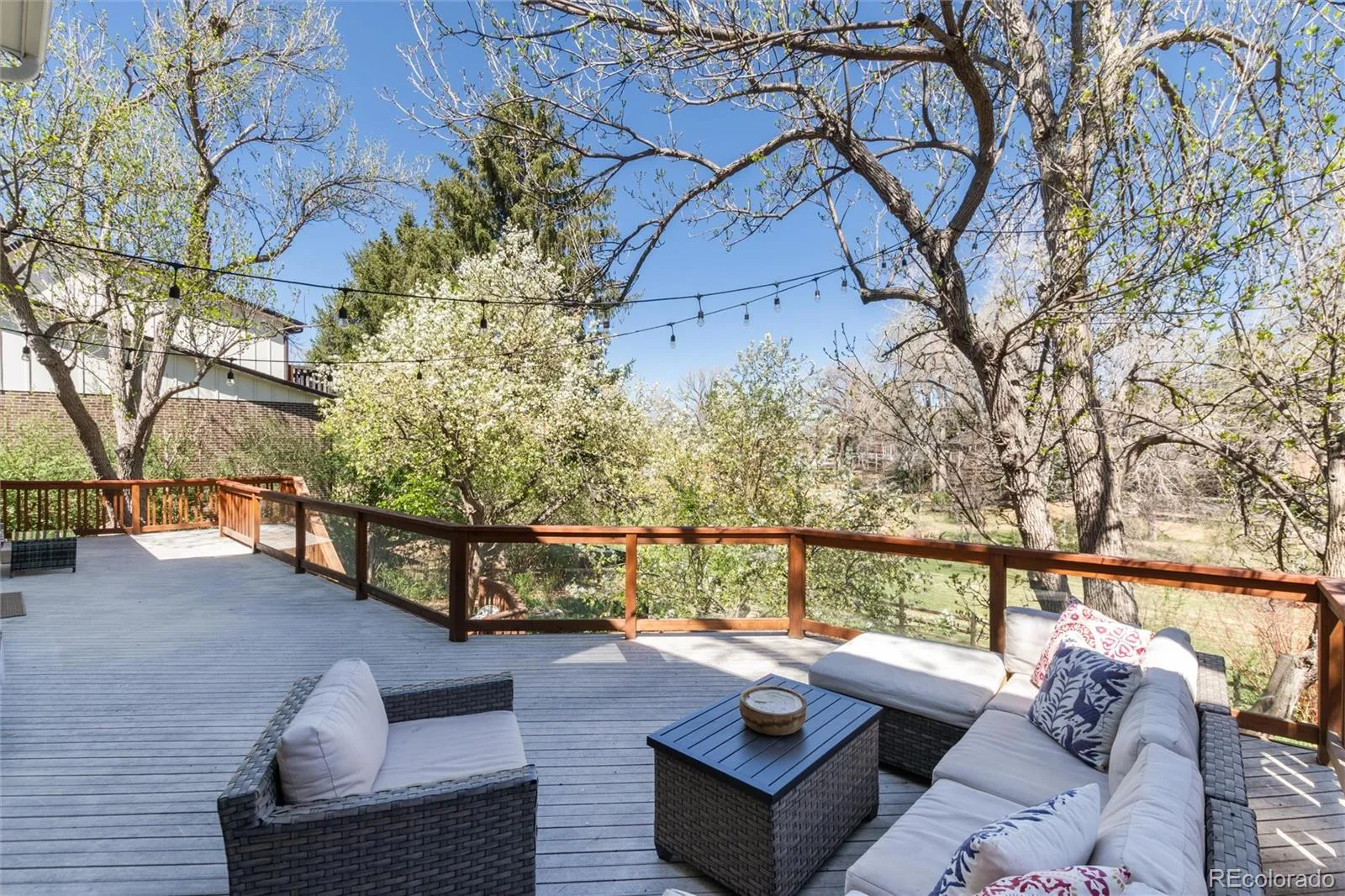 04032026222140 1600 32