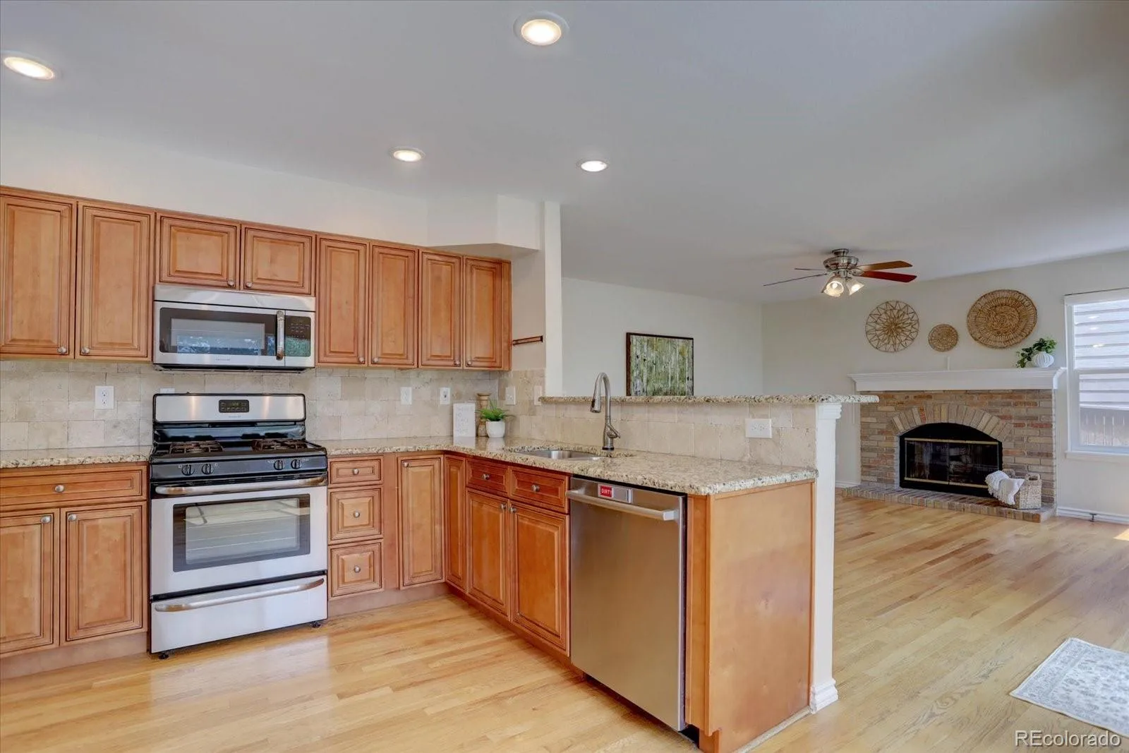 9927 Spring Hill Lane Highlands Ranch CO 80129 | MLS #REC9859488 08192026050002 1600 11