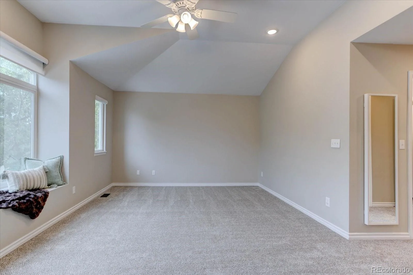 9927 Spring Hill Lane Highlands Ranch CO 80129 | MLS #REC9859488 08192026050002 1600 22