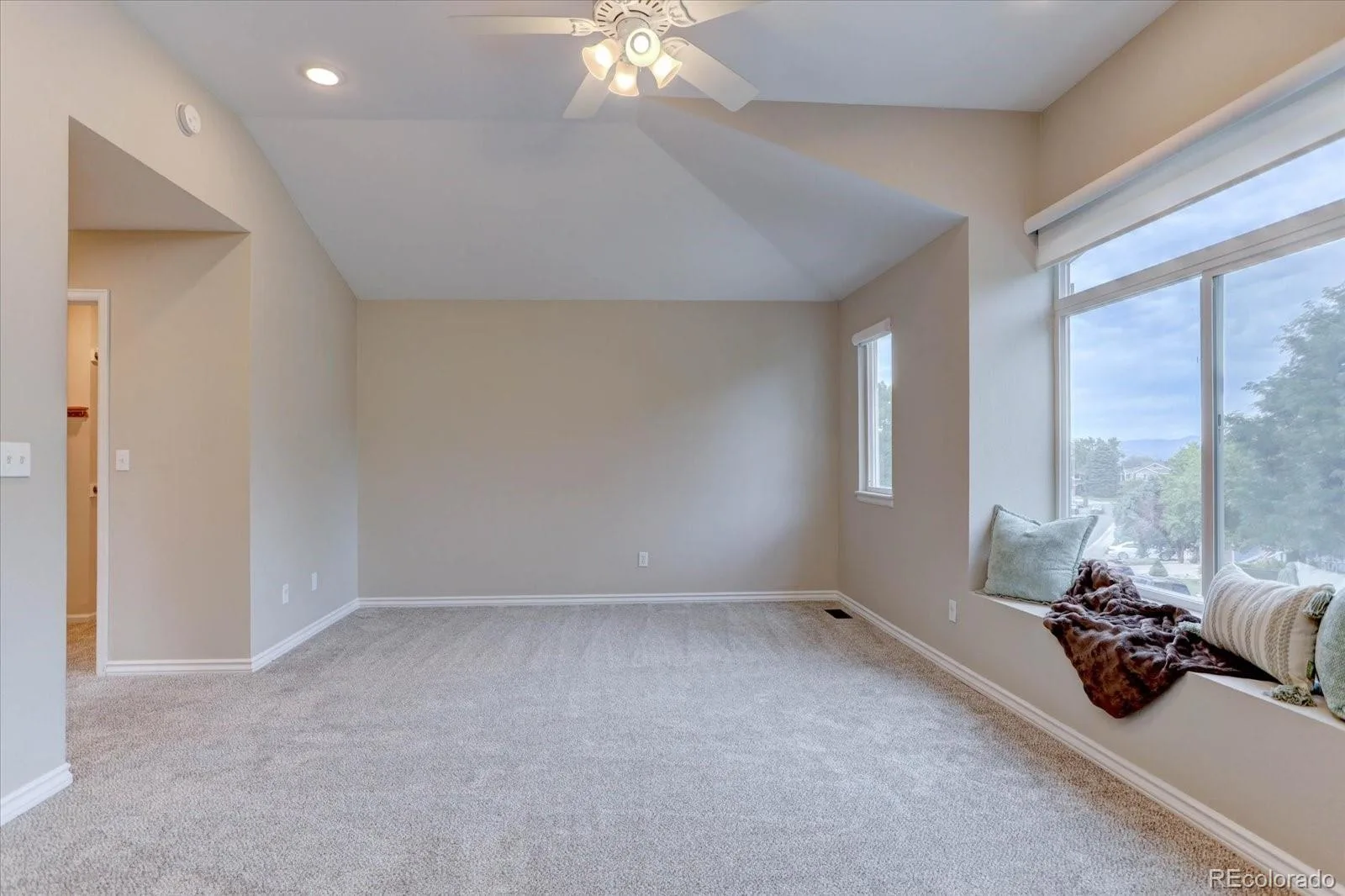 9927 Spring Hill Lane Highlands Ranch CO 80129 | MLS #REC9859488 08192026050002 1600 23