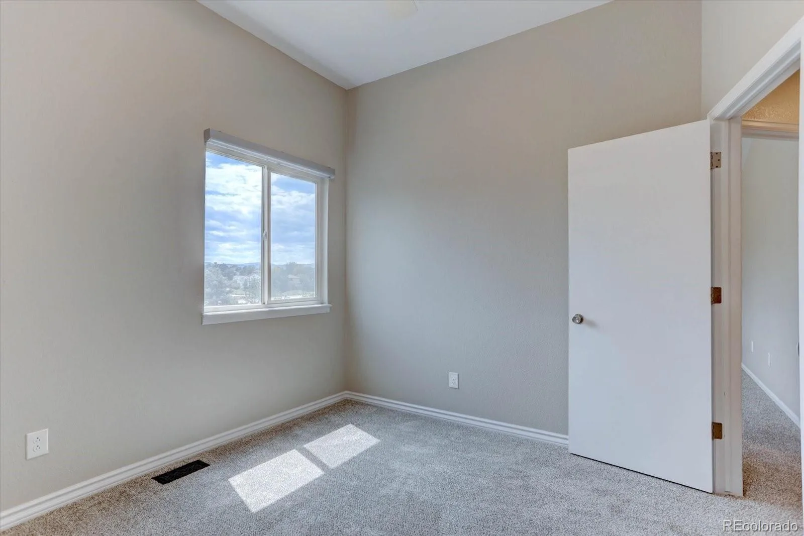 9927 Spring Hill Lane Highlands Ranch CO 80129 | MLS #REC9859488 08192026050002 1600 30