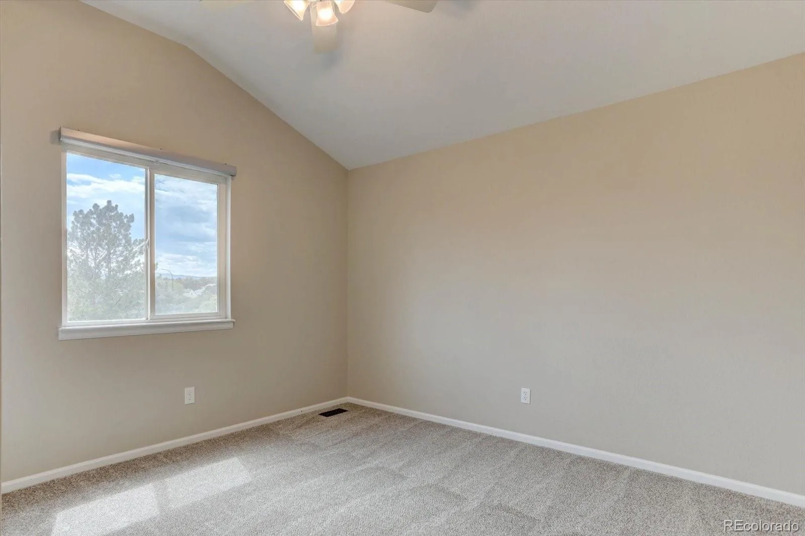 9927 Spring Hill Lane Highlands Ranch CO 80129 | MLS #REC9859488 08192026050002 1600 31