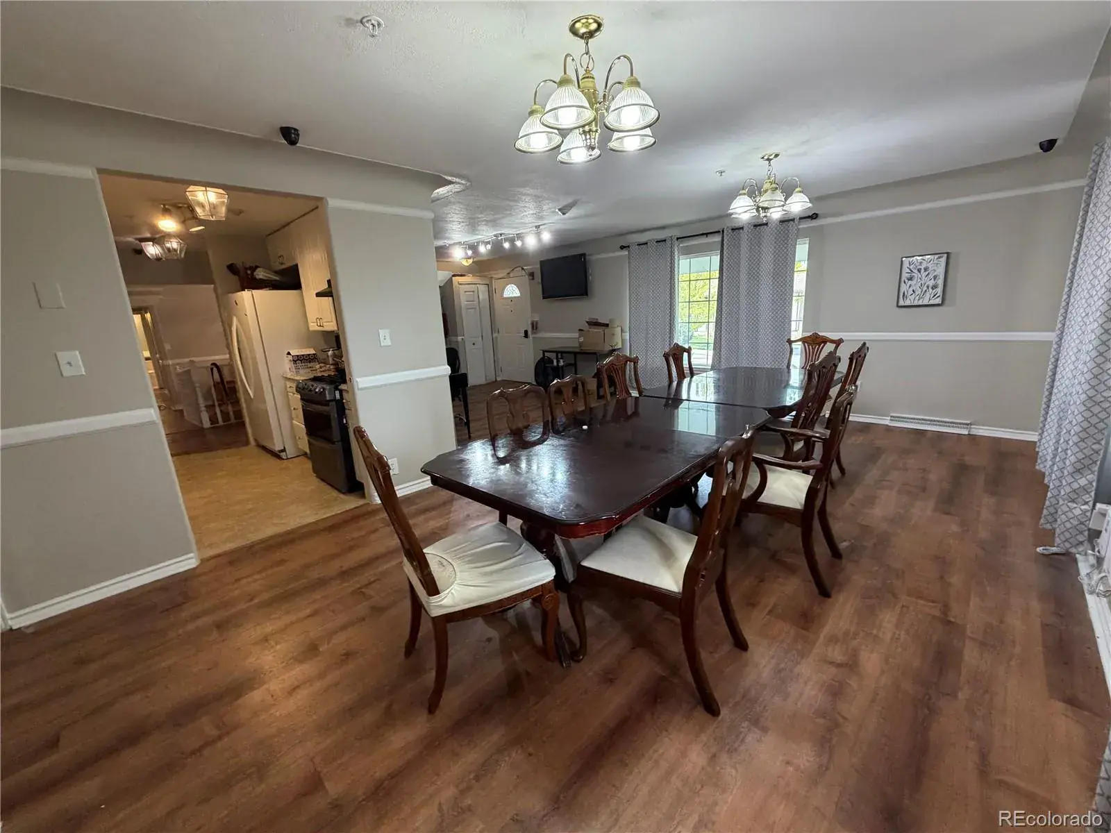 10112025034201 1600 10