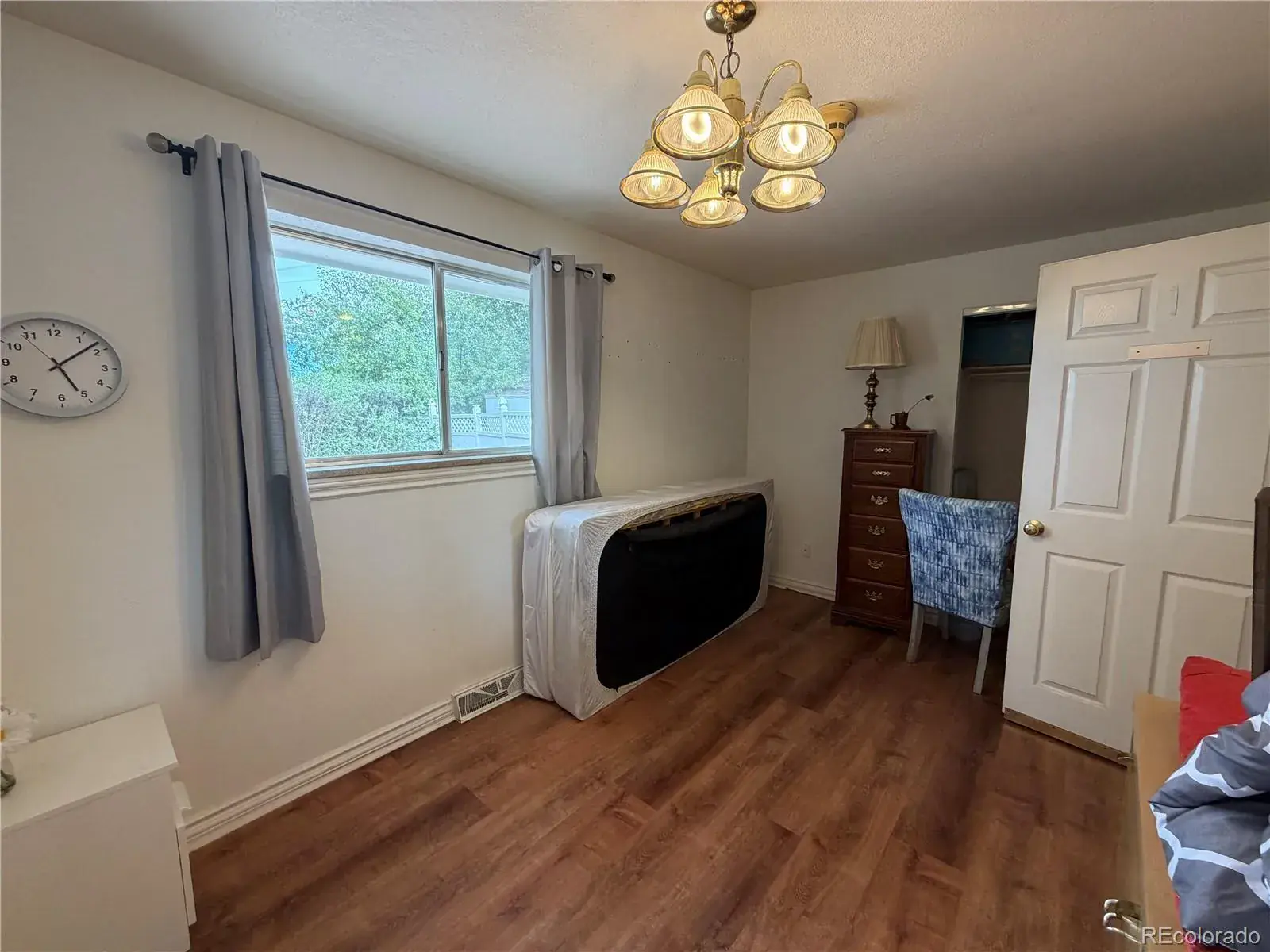 10112025034201 1600 12