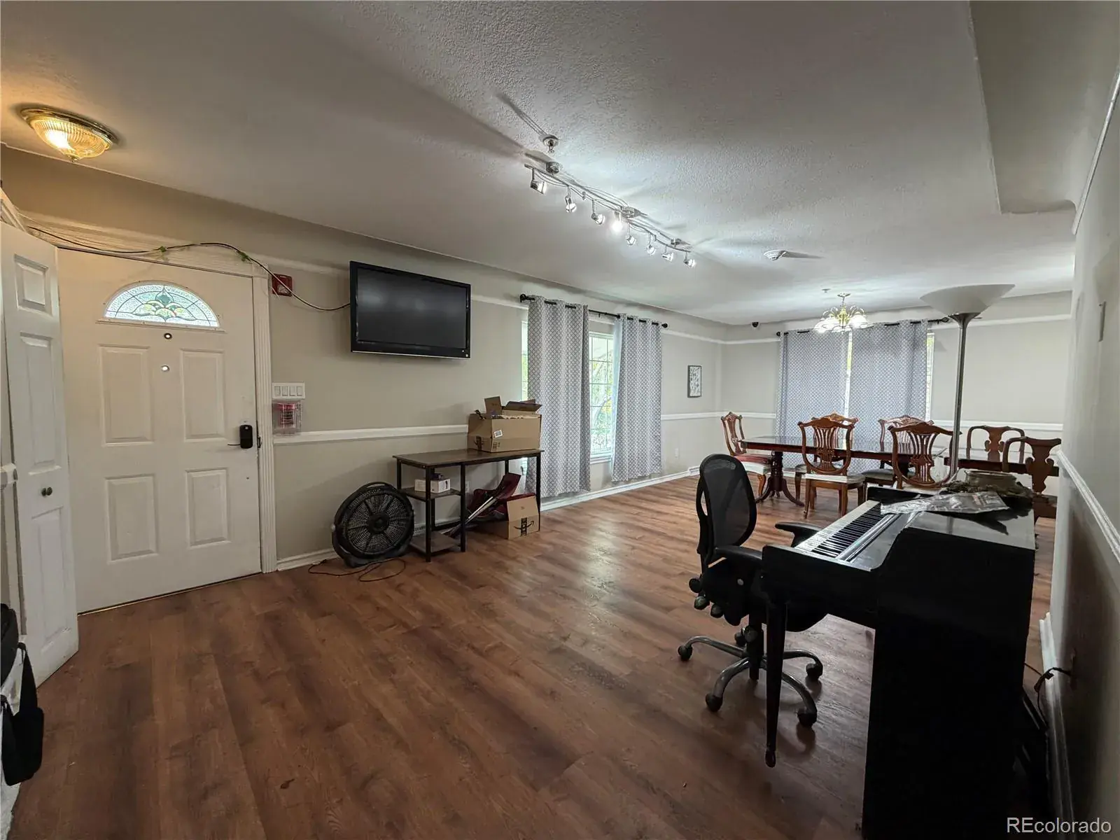 10112025034201 1600 16