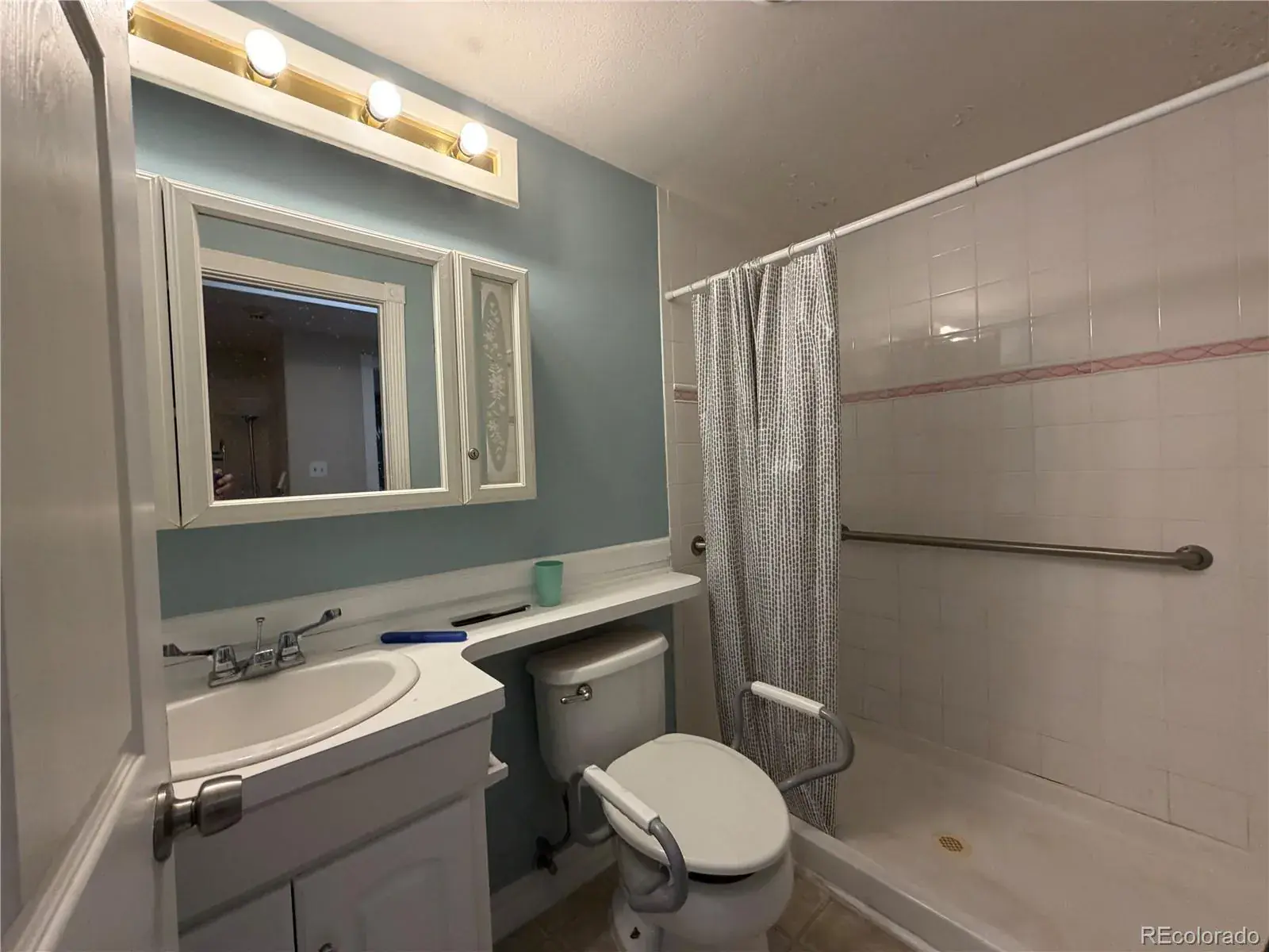 10112025034201 1600 32