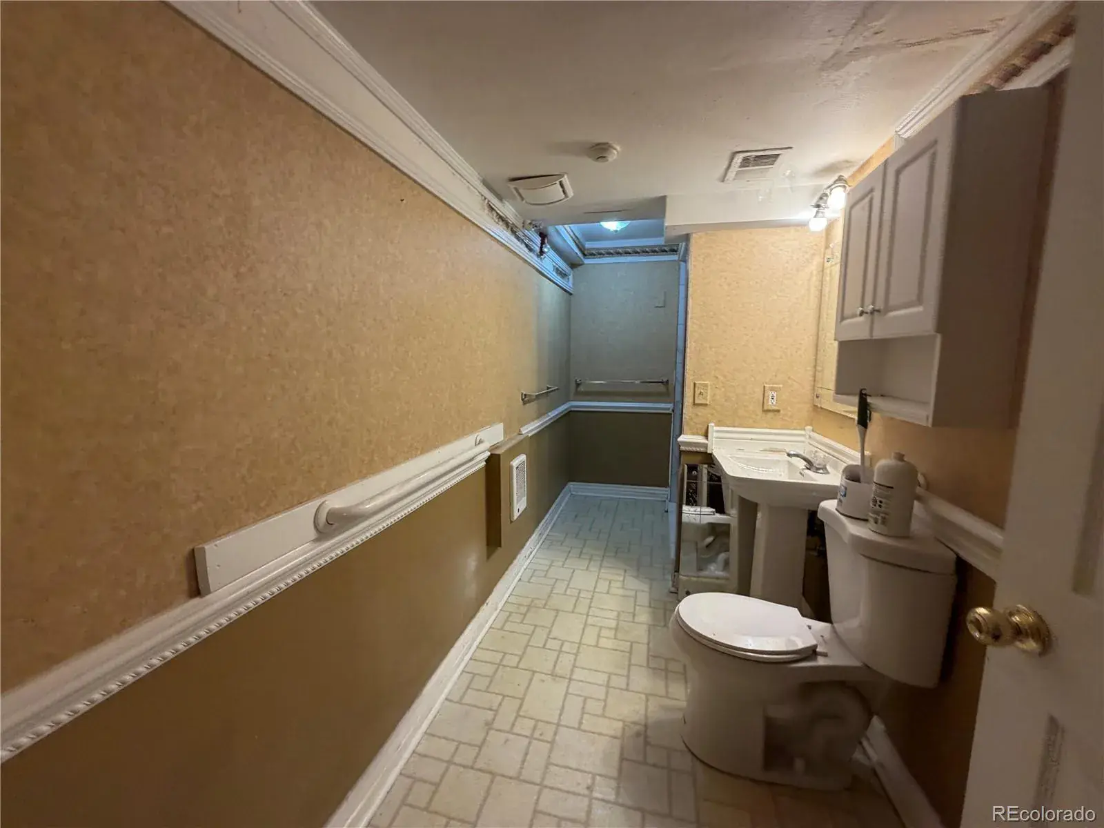 10112025034201 1600 35