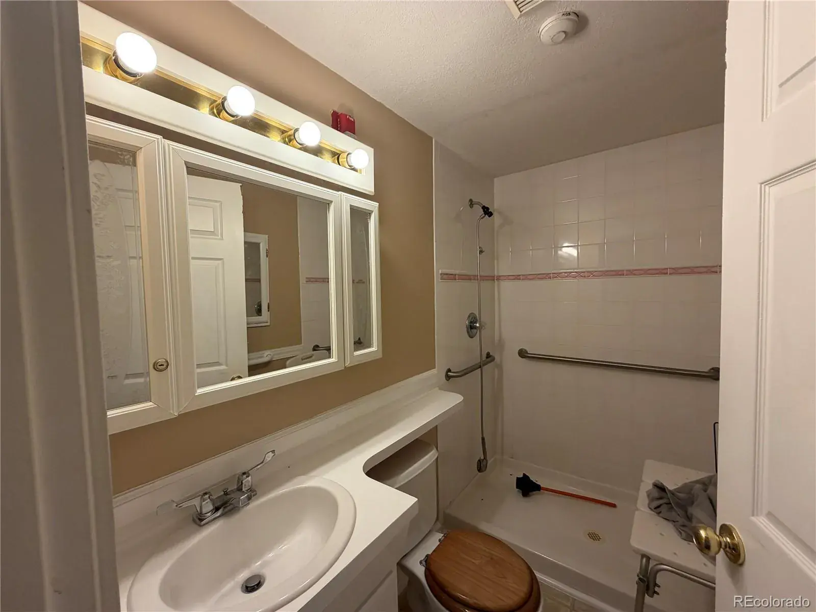 10112025034201 1600 4