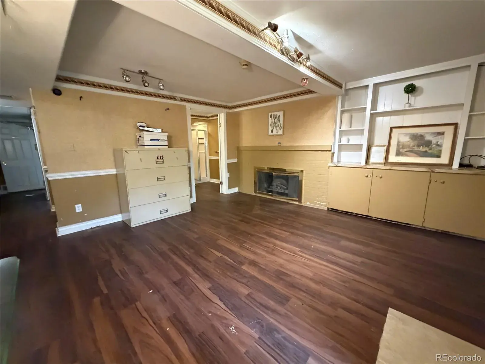 10112025034201 1600 43