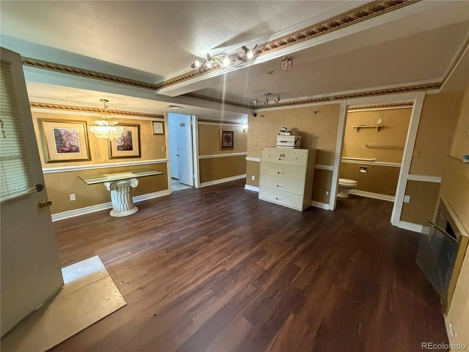 10112025034201 1600 44