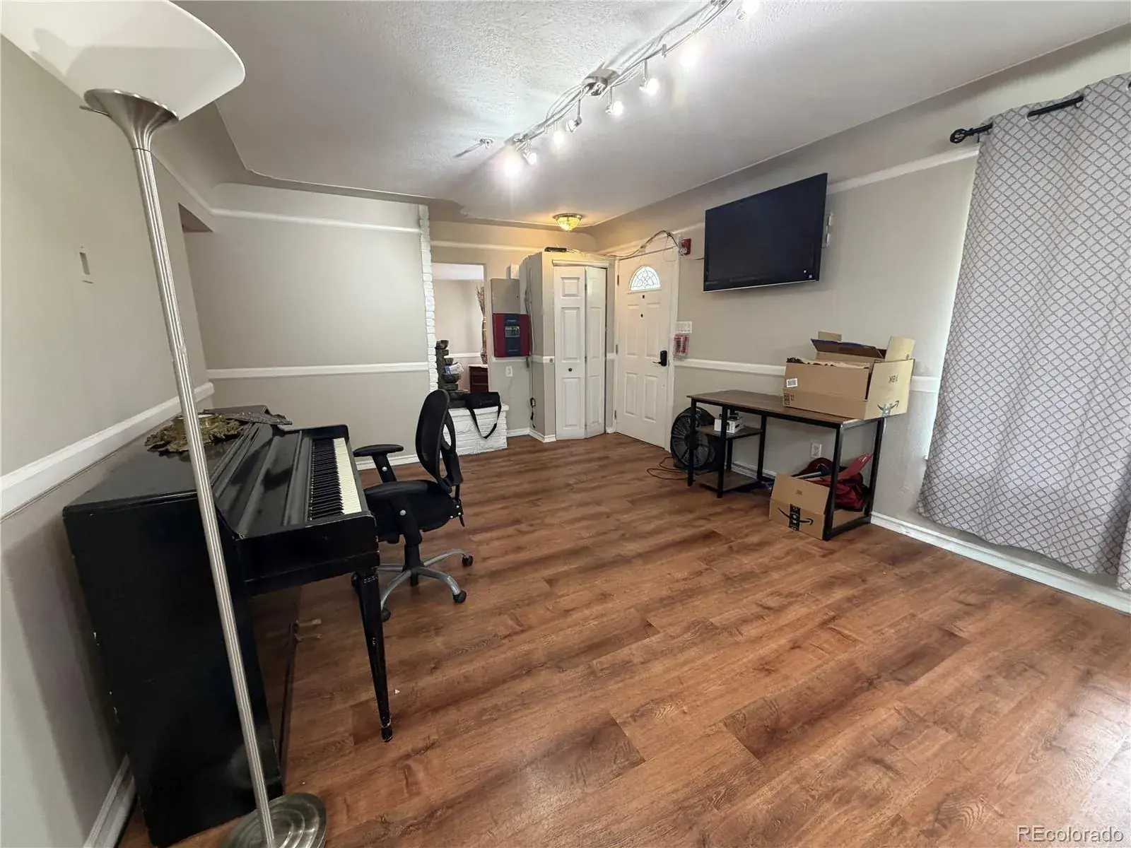 10112025034201 1600 8