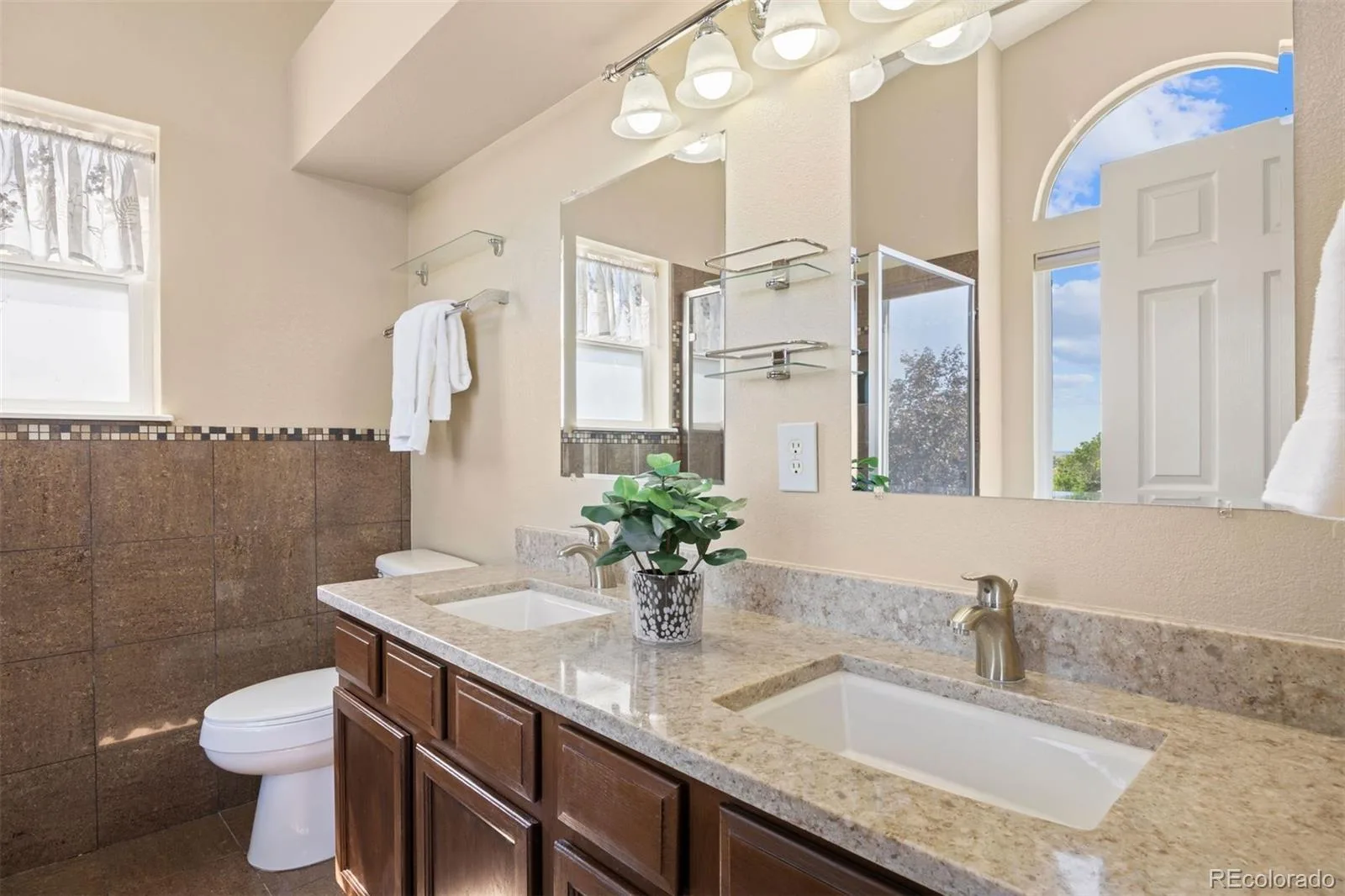 1201 Berganot Trail Castle Pines CO 80108 MLS #REC9866972 07312026154244 1600 13