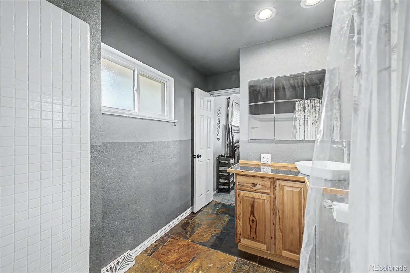 04122026142143 1600 14