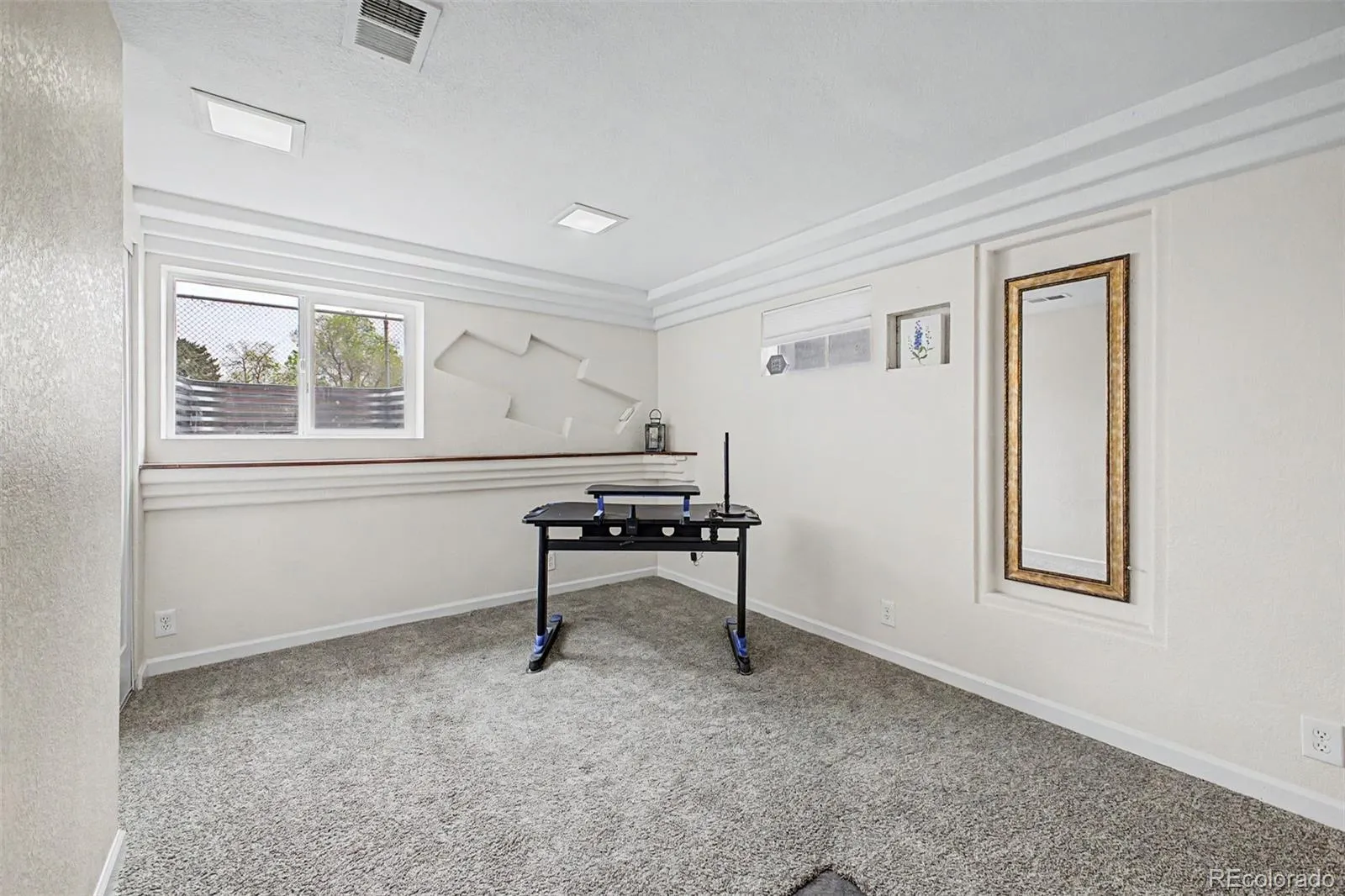 04122026142143 1600 24