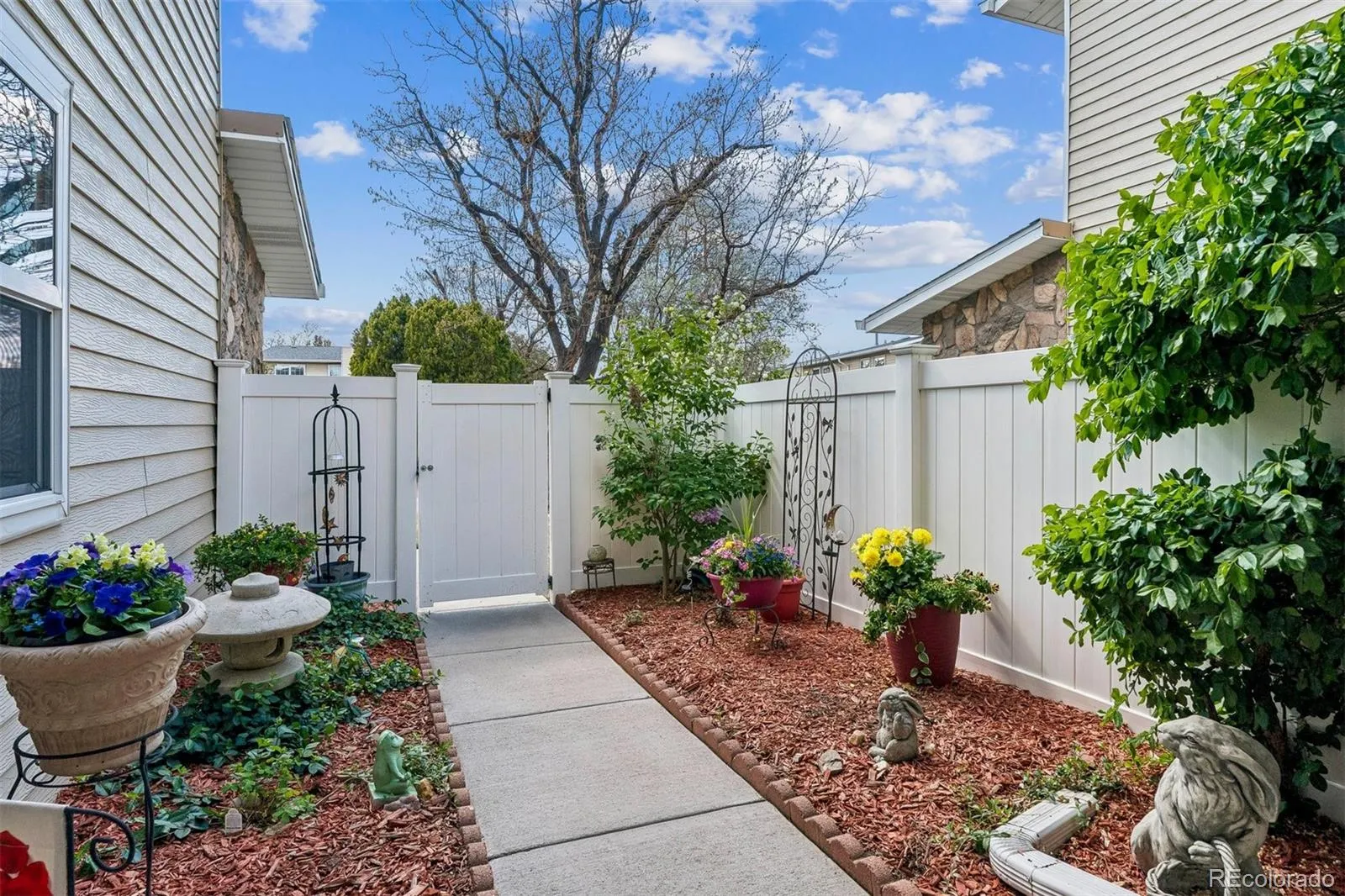 2446 S Vaughn Way #E Aurora CO 80014 MLS #REC9872685 05032026022029 1600 1
