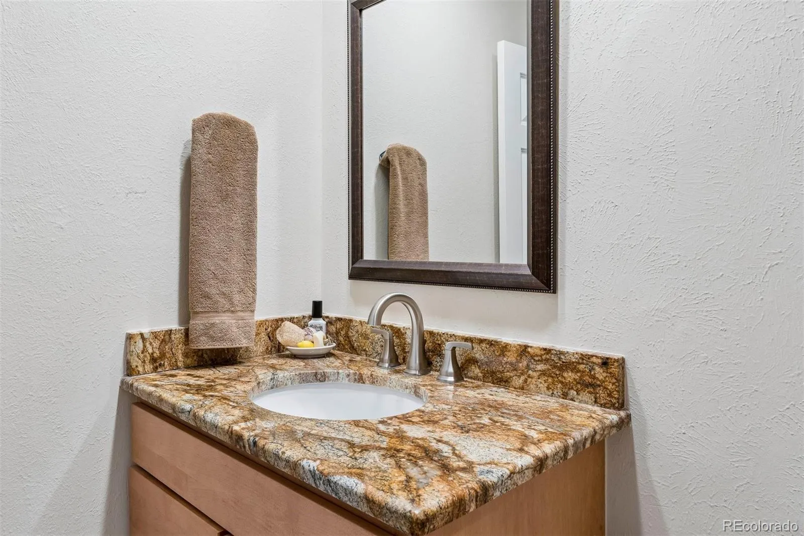 2446 S Vaughn Way #E Aurora CO 80014 MLS #REC9872685 05032026022029 1600 14