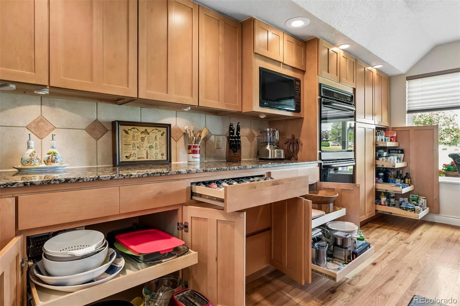 2446 S Vaughn Way #E Aurora CO 80014 MLS #REC9872685 05032026022029 1600 6