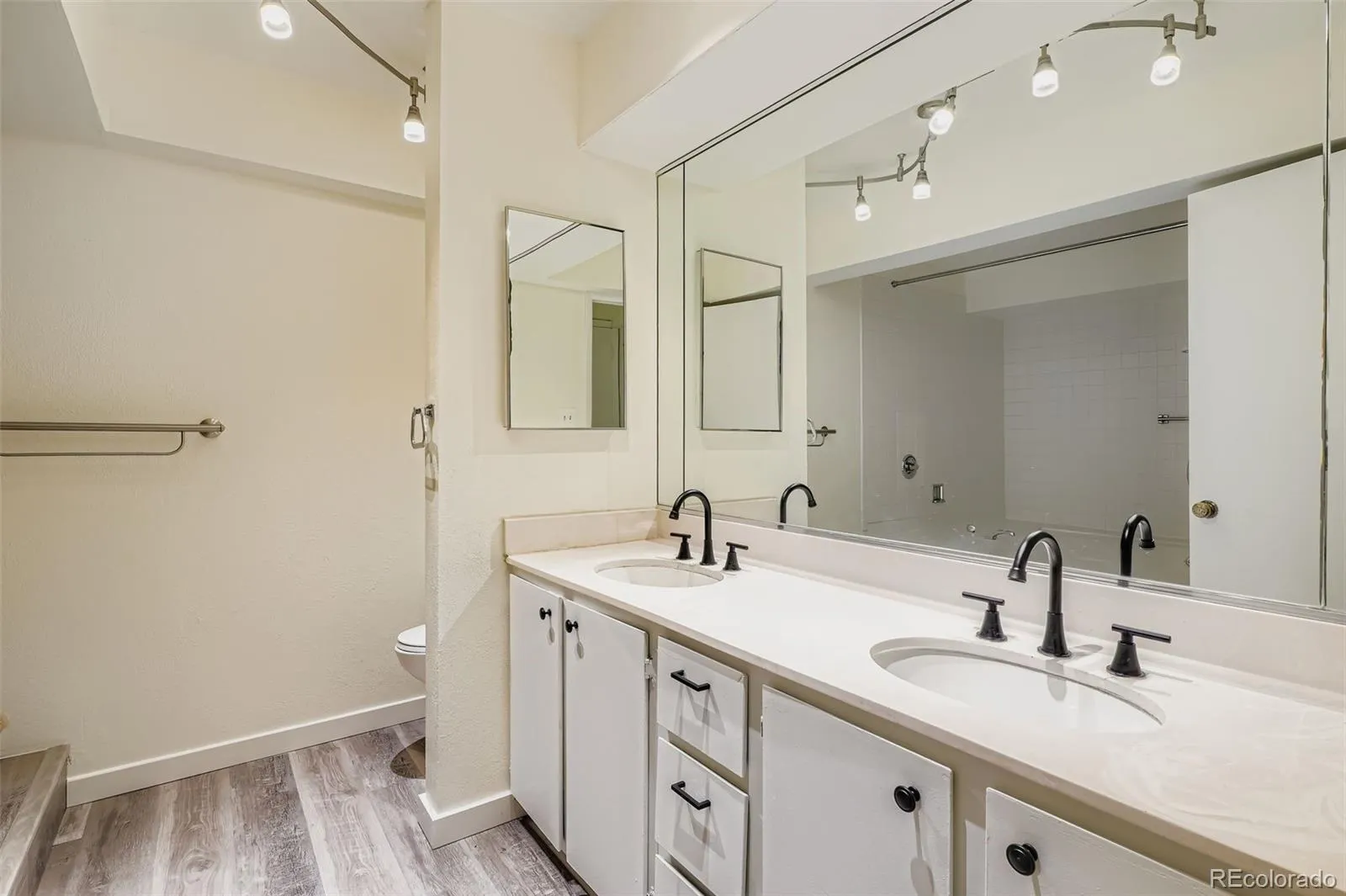 7255 E Quincy Avenue #403 Denver CO 80237 MLS #REC9874227 04102026182656 1600 14