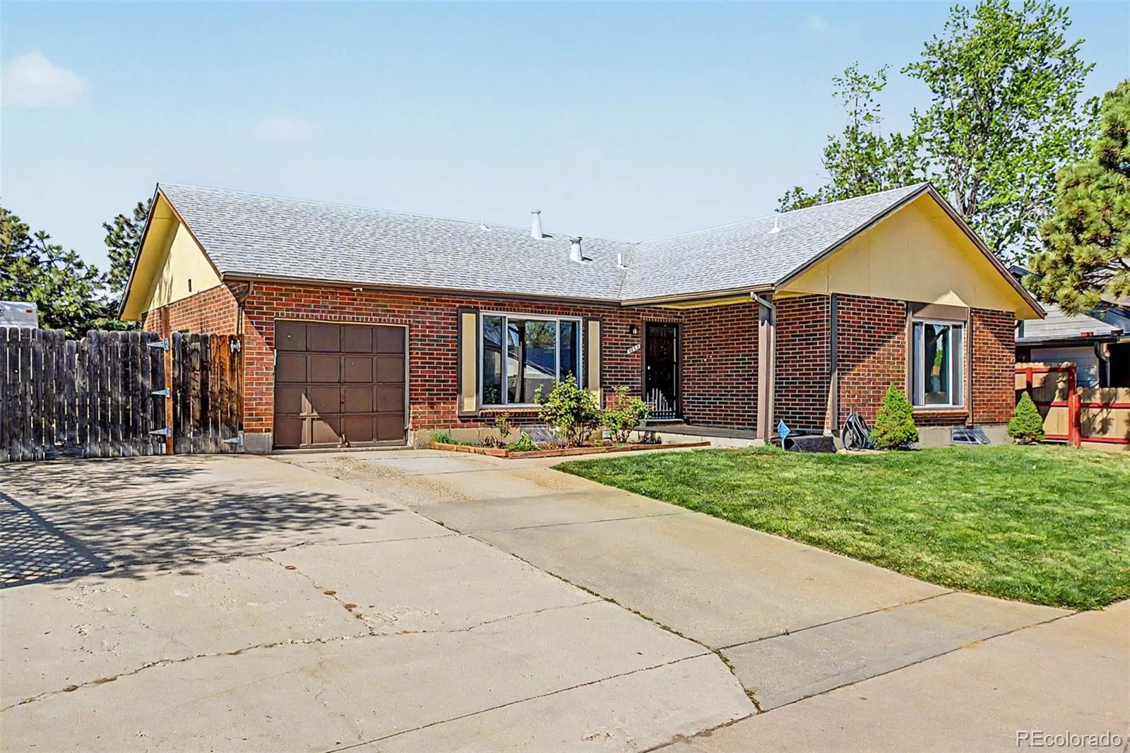 5009 Uvalda Street Denver CO 80239 MLS #REC9884140 04232026133915 1600 1