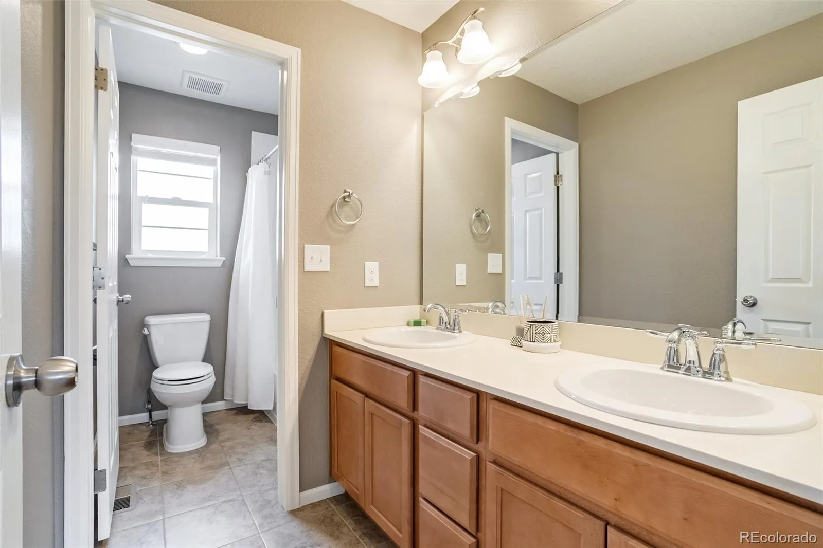 9330 Dunraven Street Arvada CO 80007 MLS #REC9887018 05192026140649 1600 20