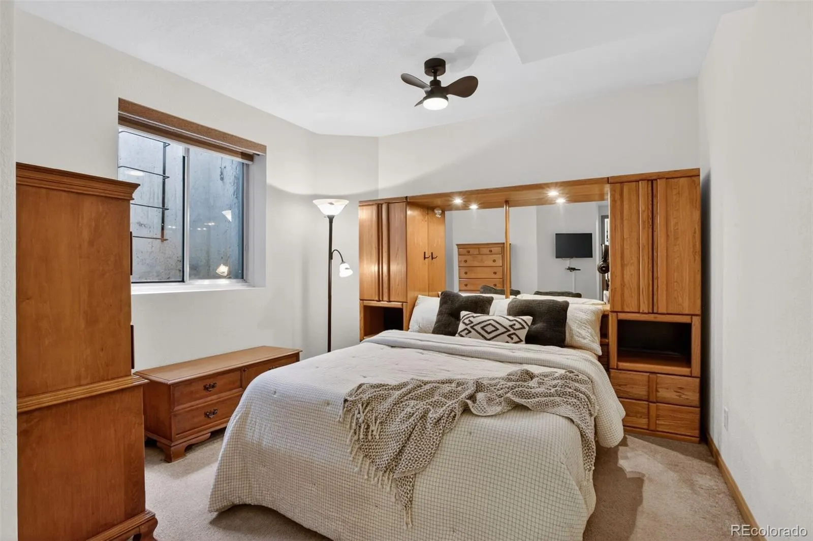 04092026175144 1600 33