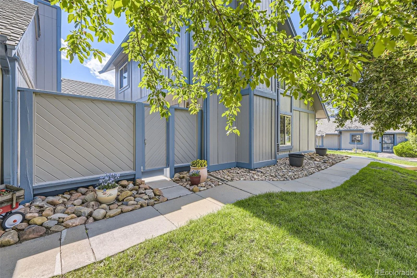 2437 S Victor Street #A Aurora CO 80014 MLS #REC9894010 06022026063340 1600 24