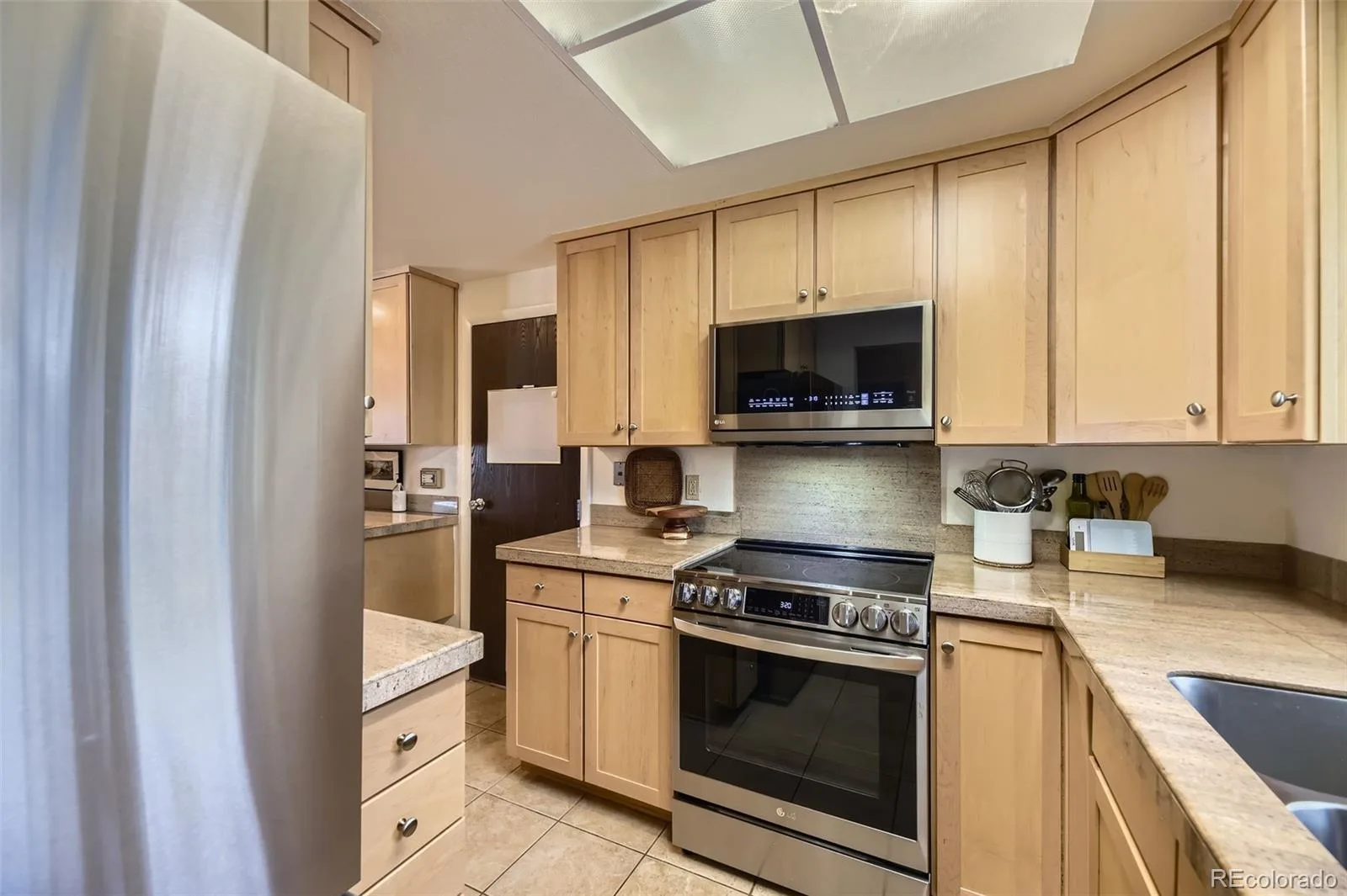 2437 S Victor Street #A Aurora CO 80014 MLS #REC9894010 06022026063340 1600 5