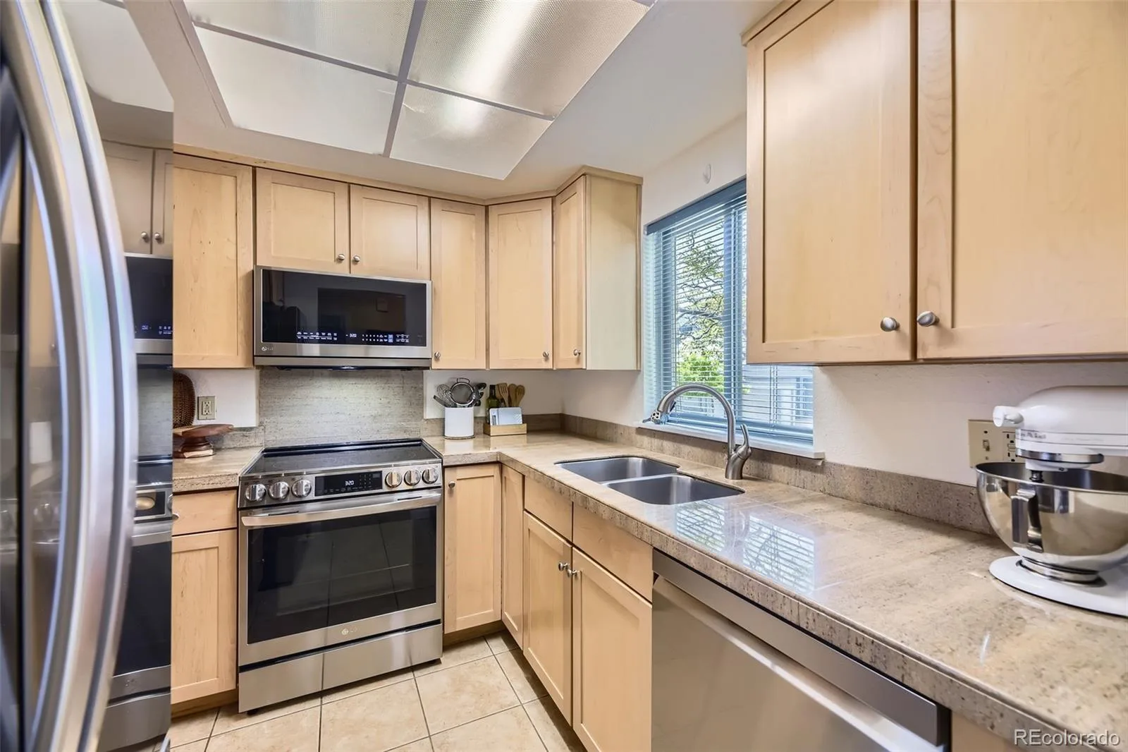 2437 S Victor Street #A Aurora CO 80014 MLS #REC9894010 06022026063340 1600 6