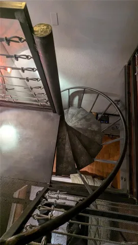 10142026205220 640 23