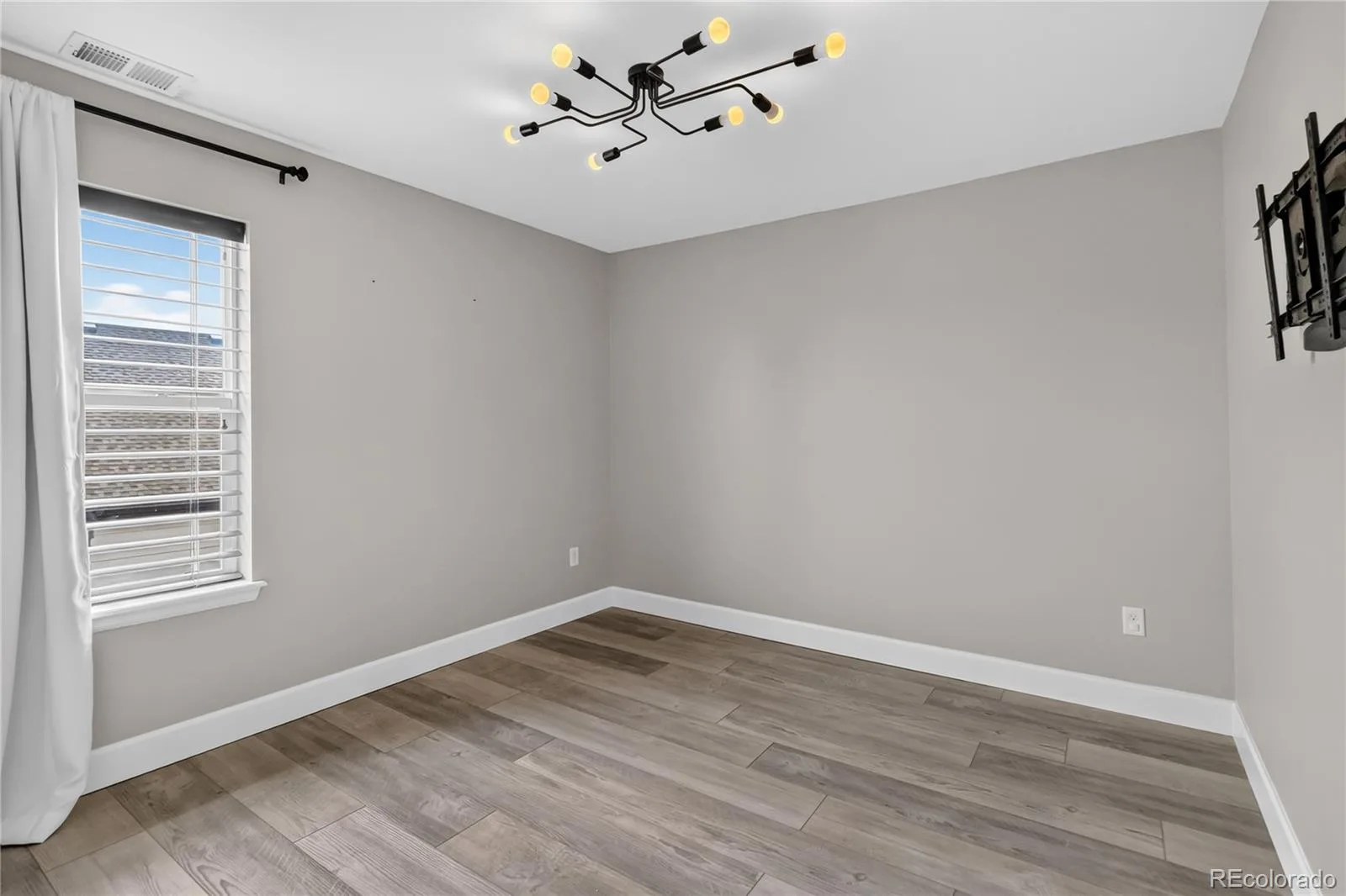 493 Sudbury Street Castle Rock CO 80104 | MLS #REC9899322 08132026084457 1600 35