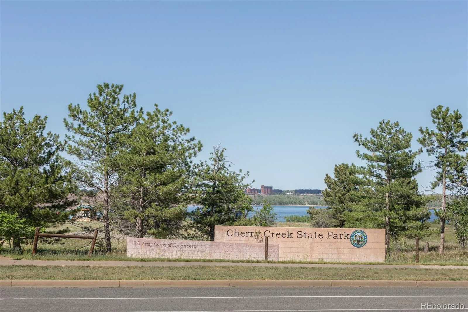 3984 S Whiting Way Denver CO 80237 MLS #REC9908496 06152026041745 1600 35