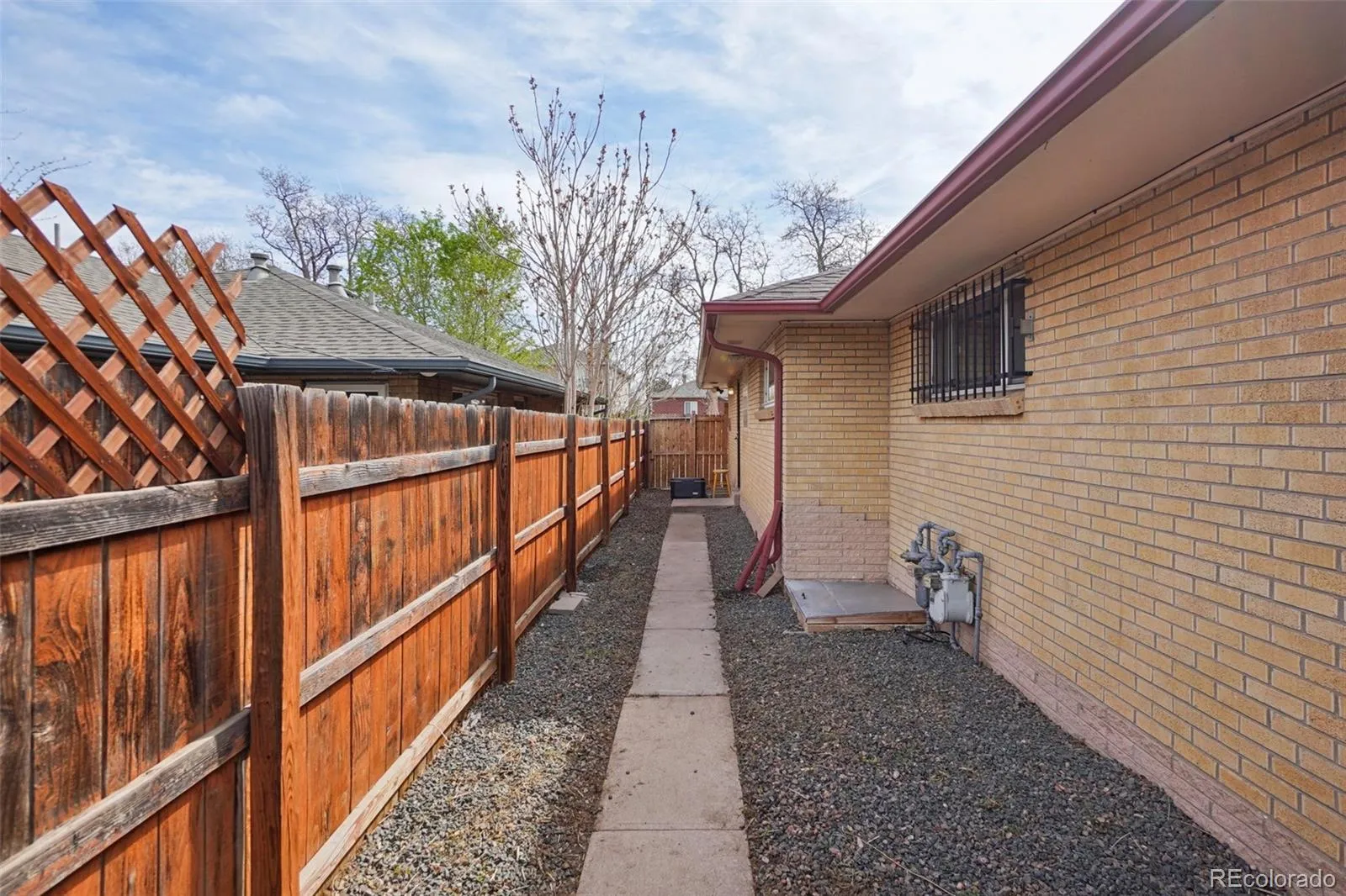 04082026195027 1600 24