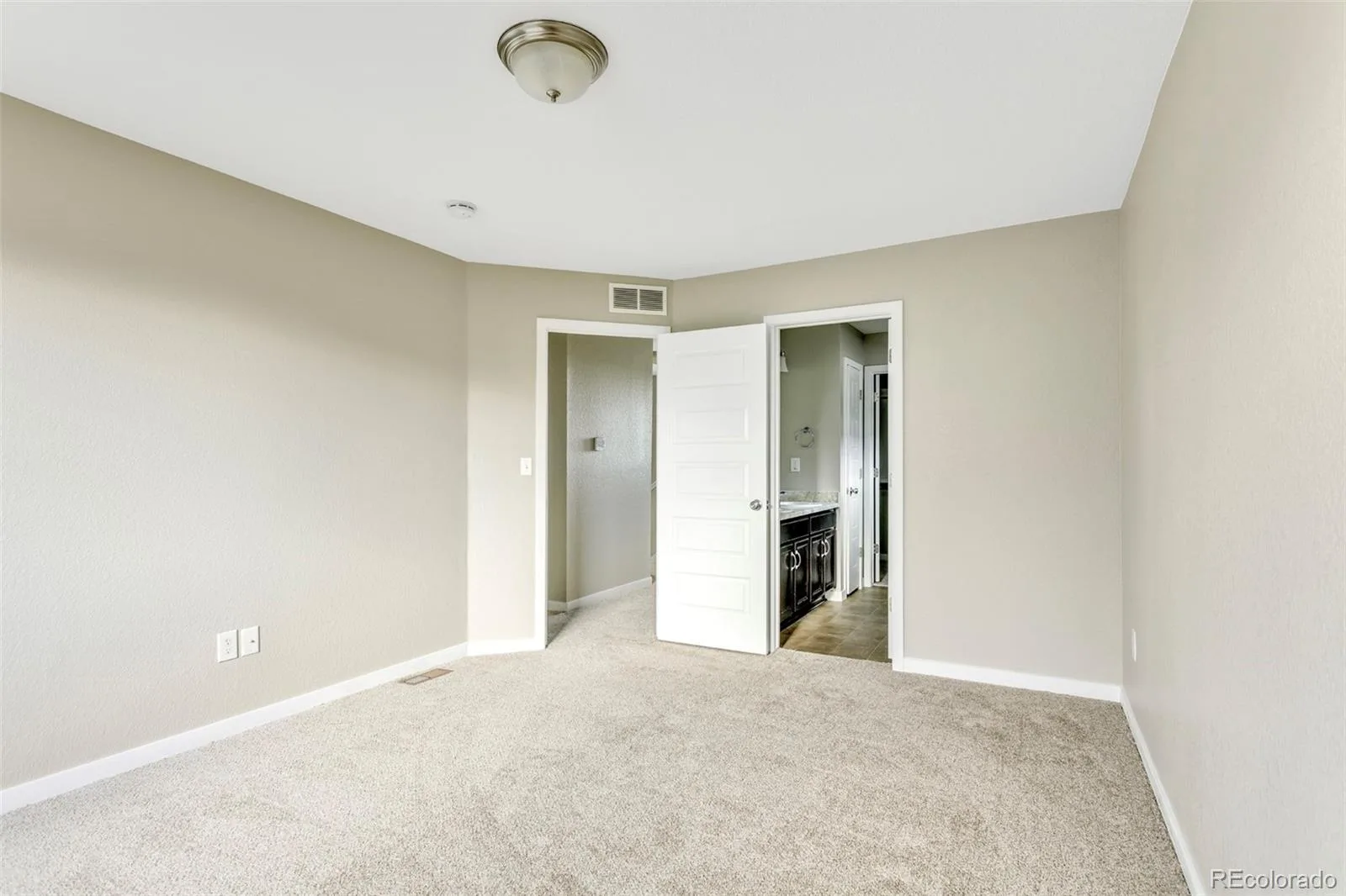4863 Halifax Court Denver CO 80249 | MLS #REC9910331 07282026013419 1600 14
