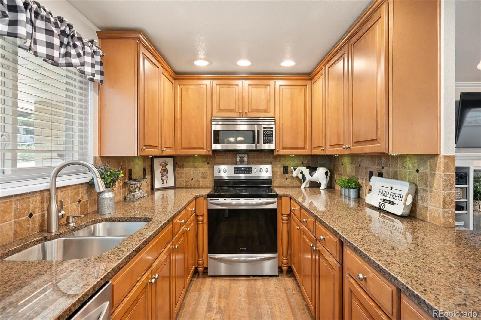 7024 Owens Street Arvada CO 80004 | MLS #REC9918367 08112026025327 1600 13