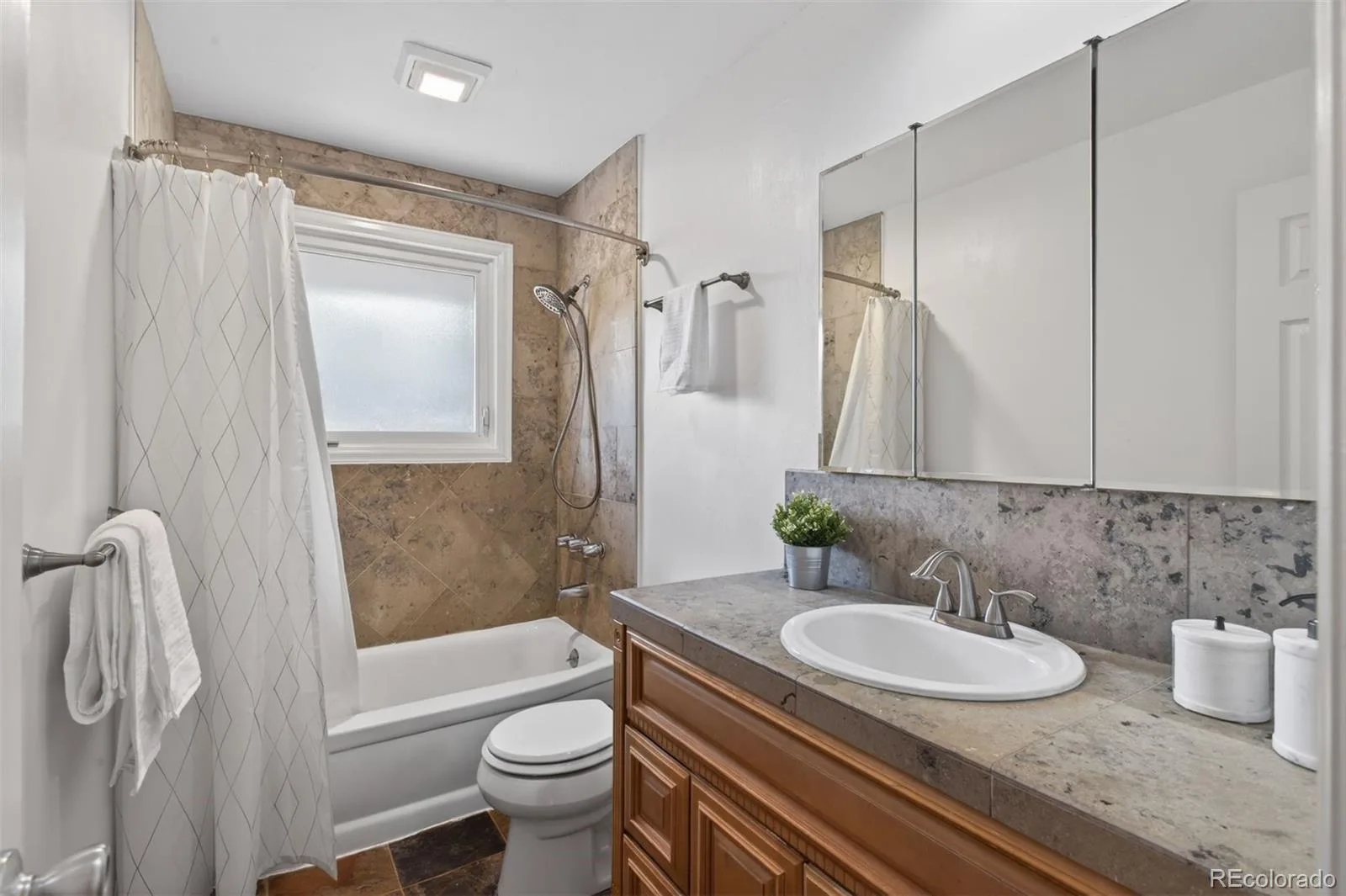 7862 S Vine Street Centennial CO 80122 MLS #REC9922923 06092026200655 1600 13