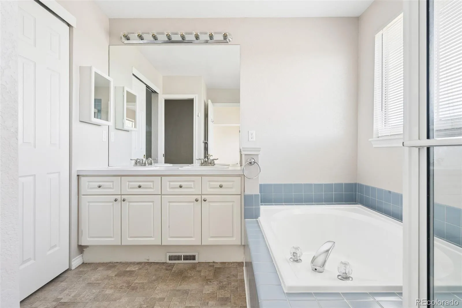 1577 S Pitkin Circle Aurora CO 80017 MLS #REC9925947 05132026224810 1600 20