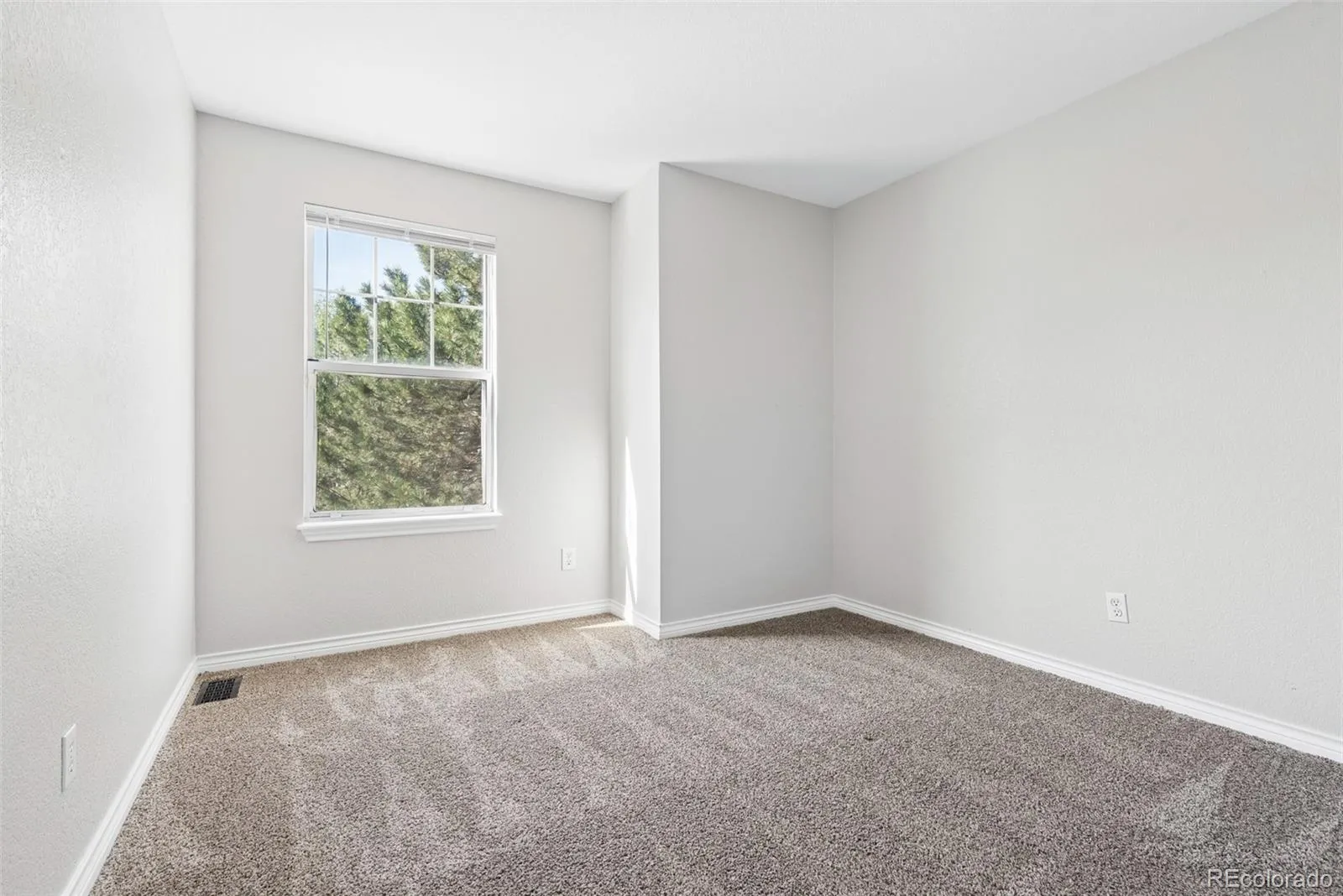 1577 S Pitkin Circle Aurora CO 80017 MLS #REC9925947 05132026224810 1600 23