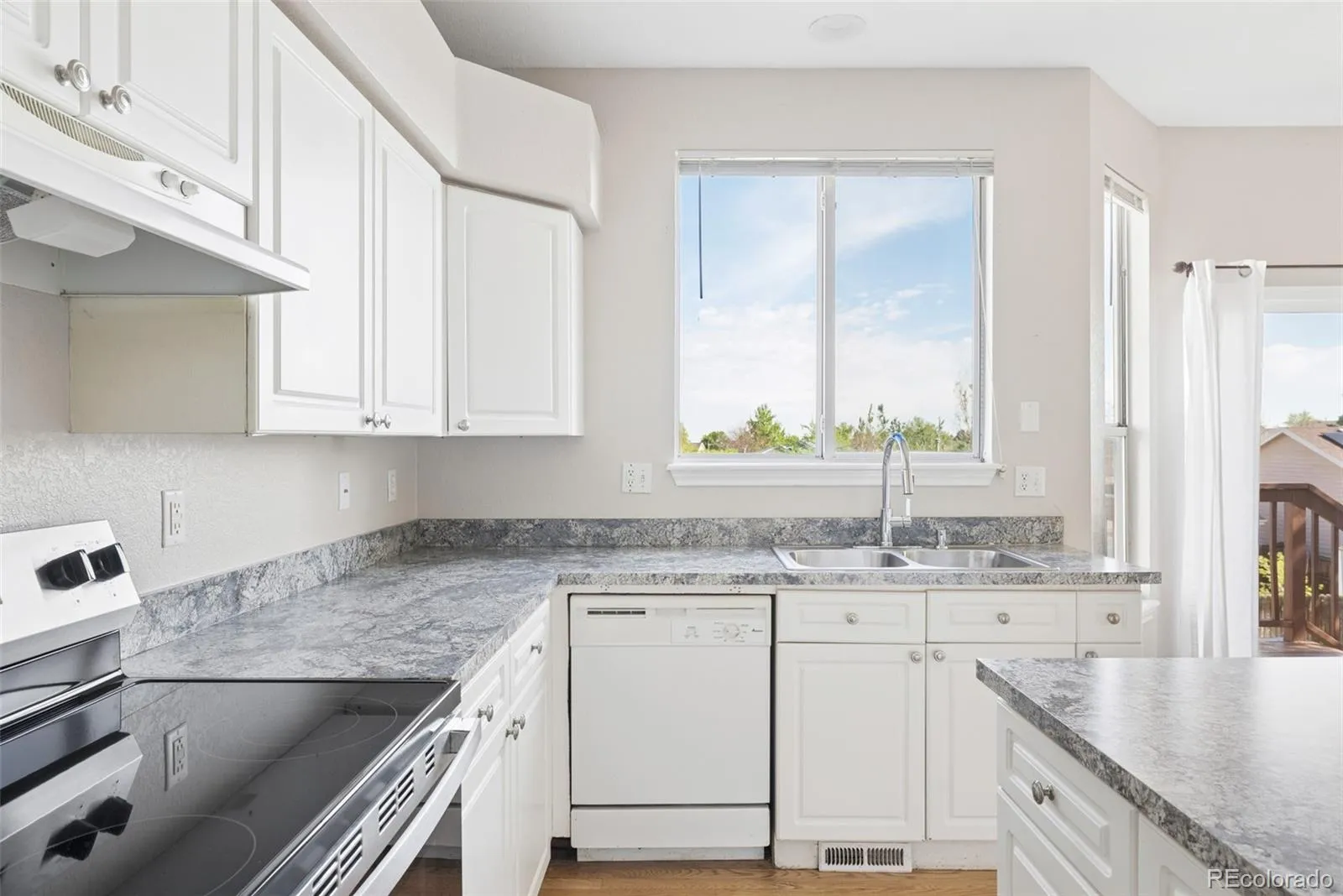 1577 S Pitkin Circle Aurora CO 80017 MLS #REC9925947 05132026224810 1600 7