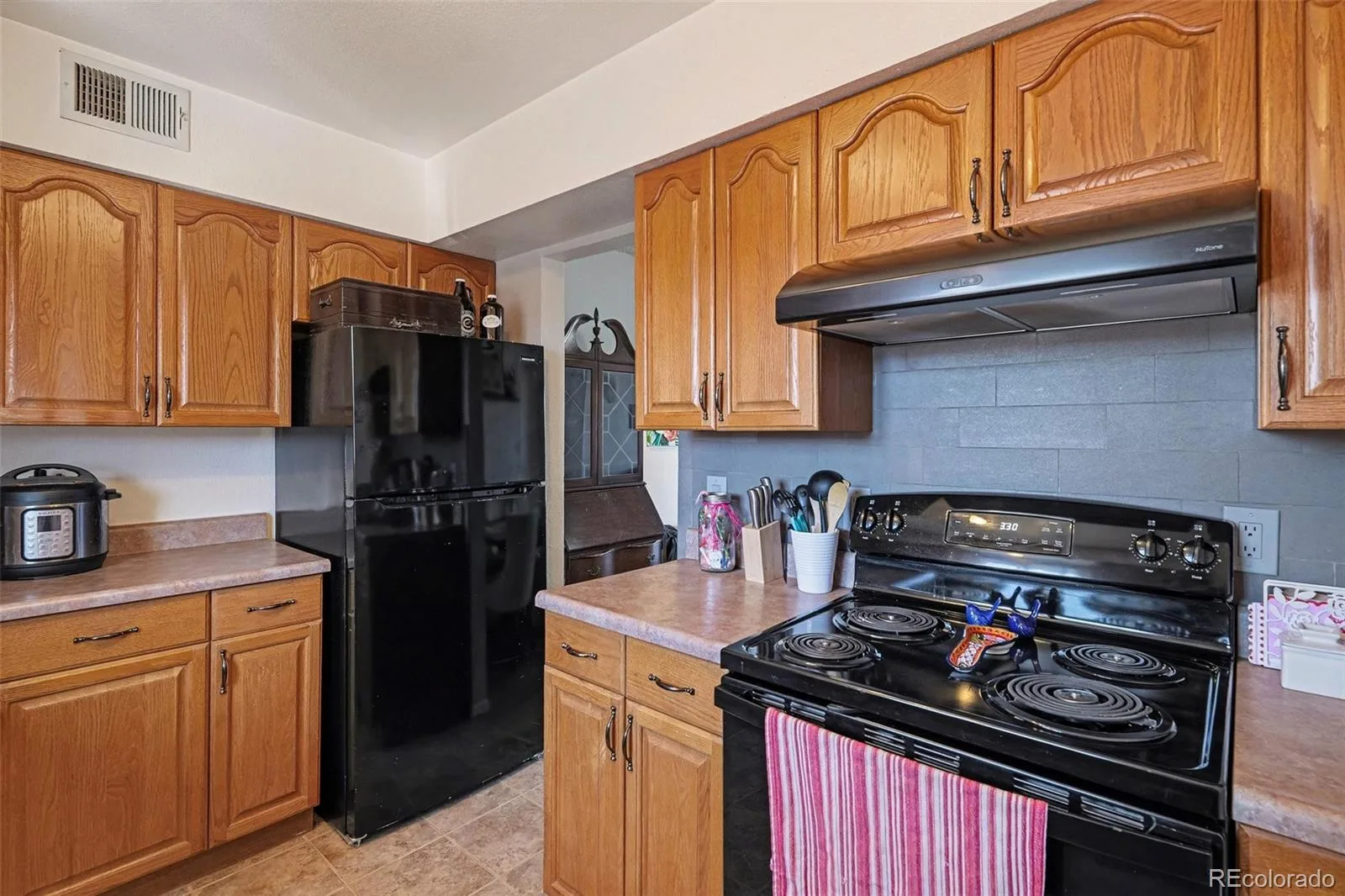 3825 S Monaco Parkway #212 Denver CO 80237 MLS #REC9929661 07152026222422 1600 10